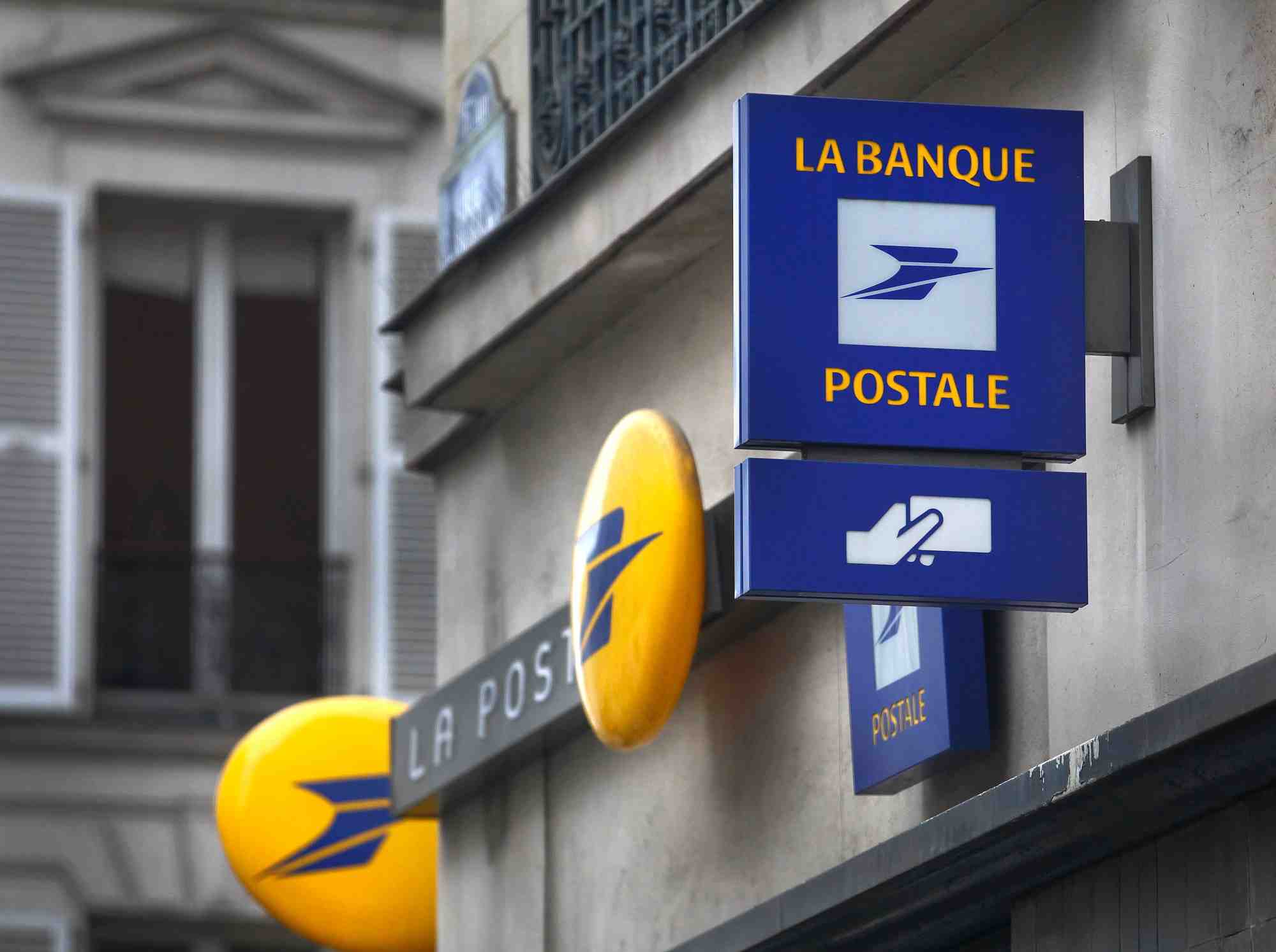 Un bureau de la banque postale, a paris
