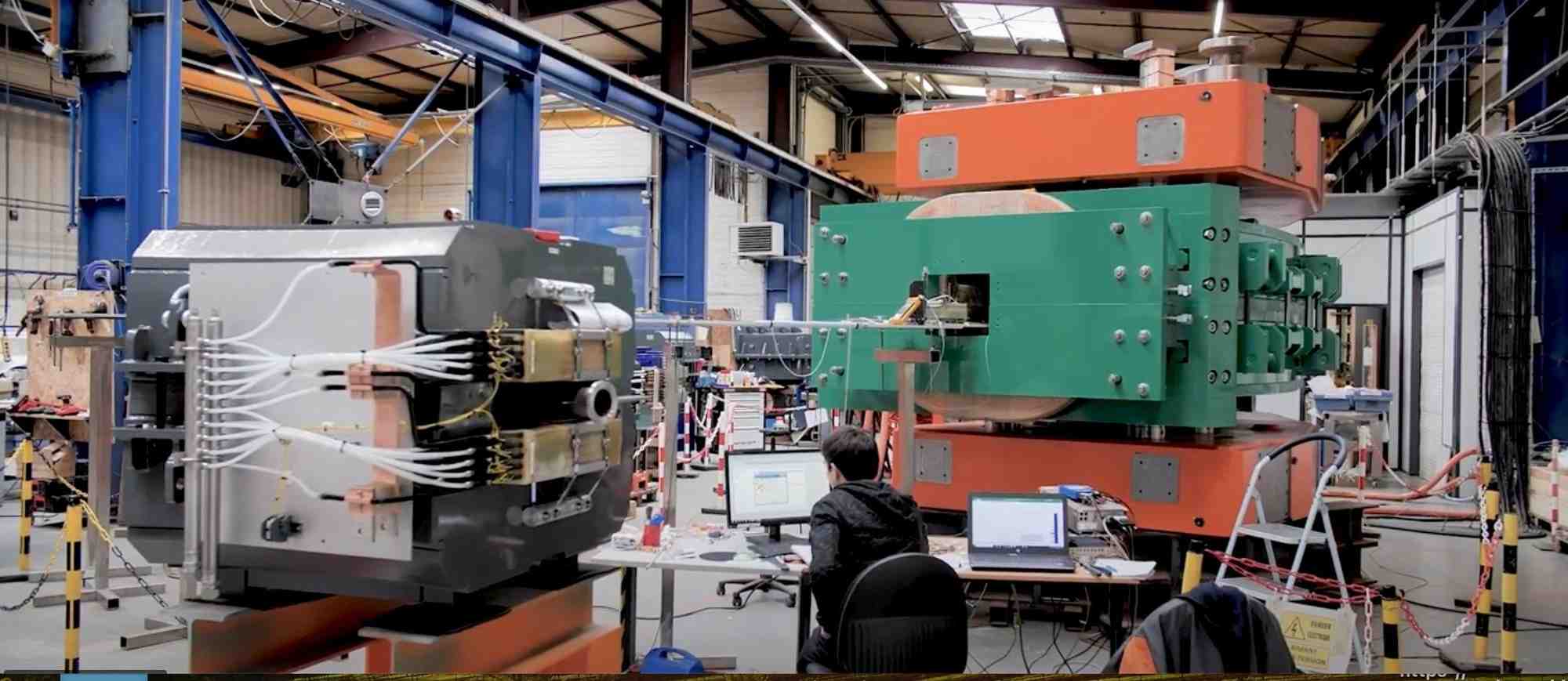 Dans l'industrie bretonne, des ETI et ETI en devenir investissent dans de nouvelles usines. C'est le cas de Sigmaphi, fabricant vannetais d'électro-aimants pour les accélérateurs de particules. L'entreprise veut croître dans le domaine de la fusion nucléaire.