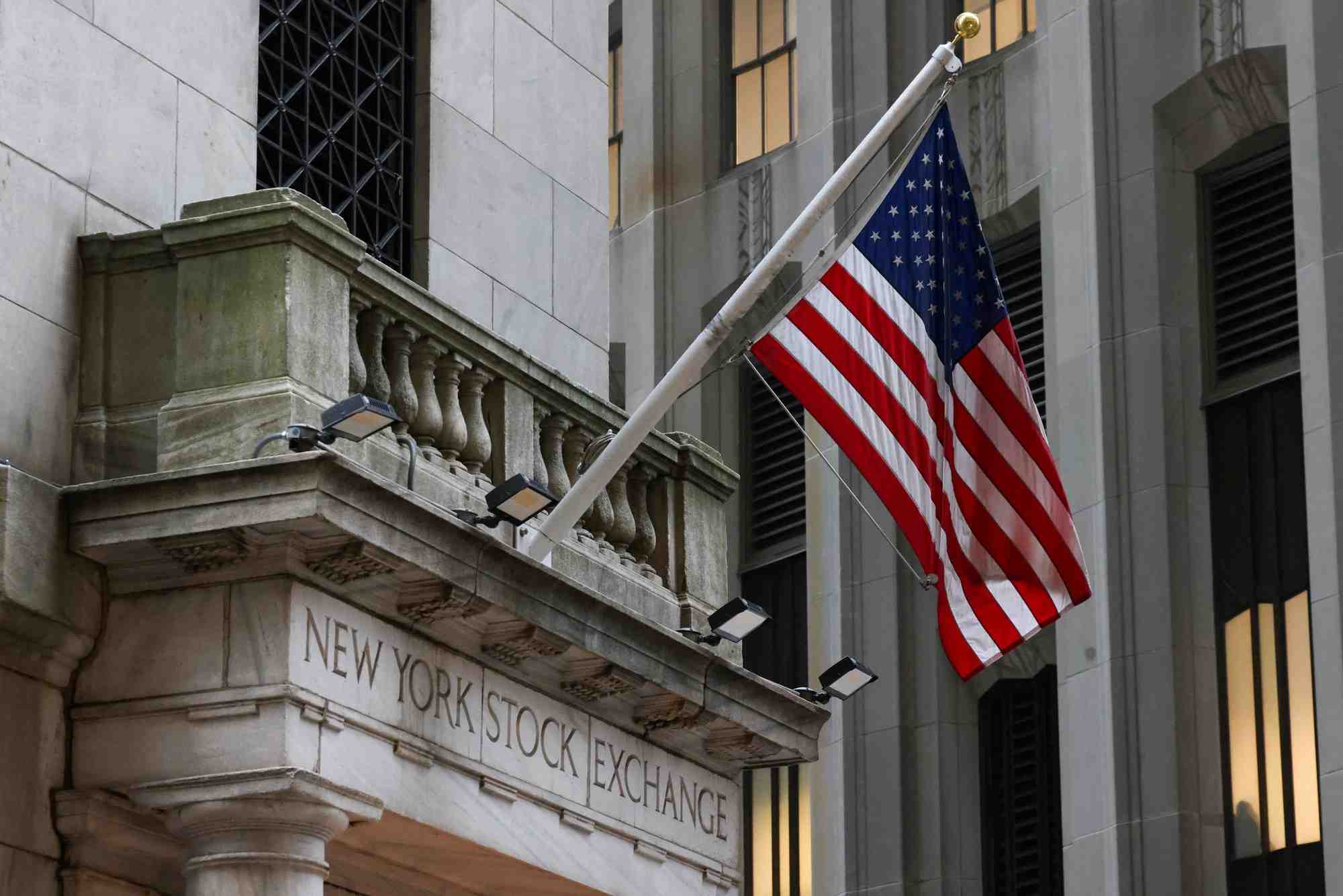 La place américaine est particulièrement crispée par les tensions persistantes entre l’administration Trump et la Fed.