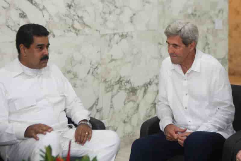 John kerry rencontre le president venezuelien, une premiere