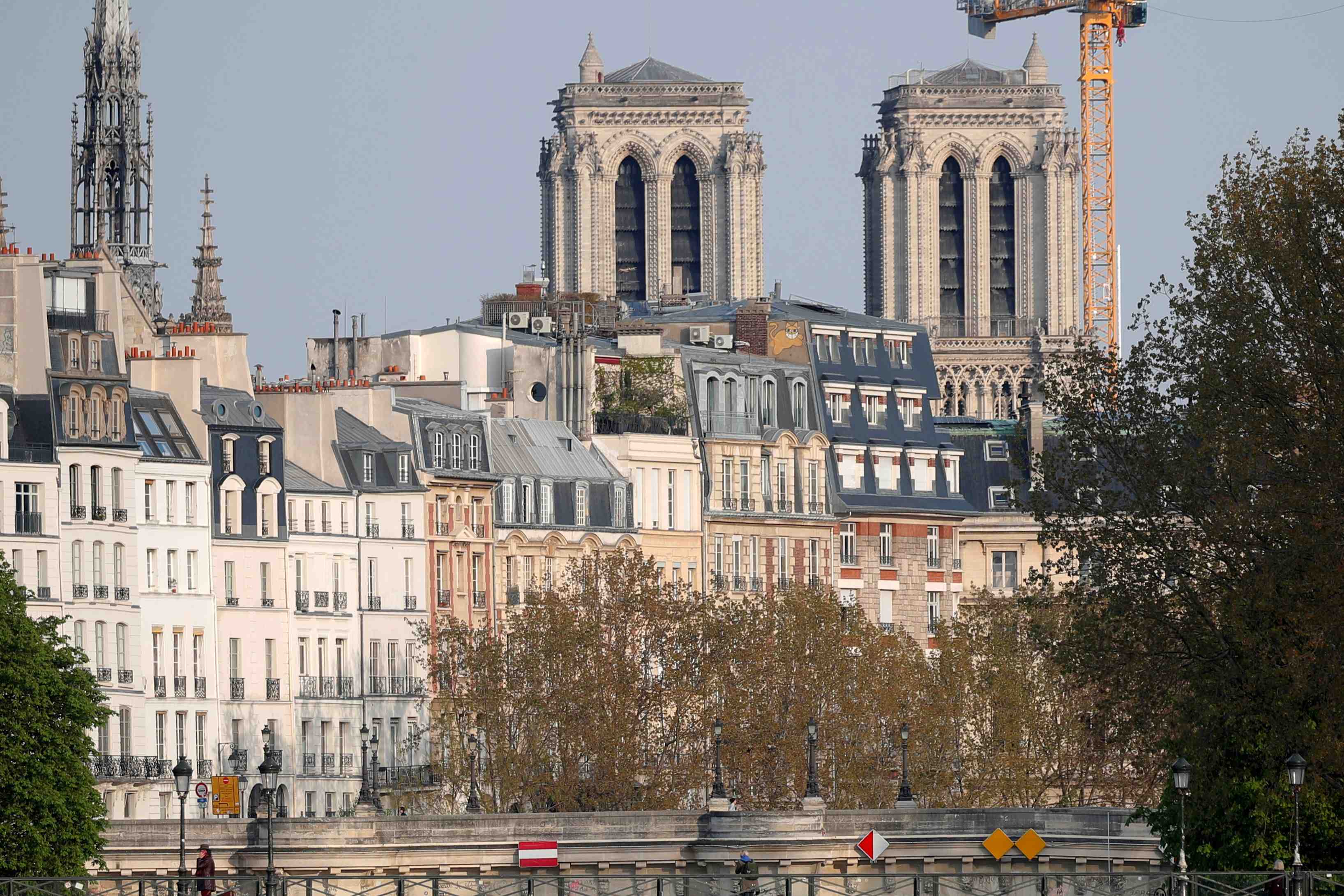 Notre-dame de paris en lente convalescence