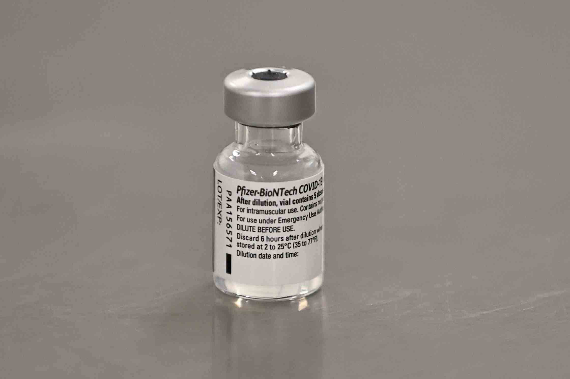 Coronavirus: l'ue commande 100 millions de doses supplementaires du vaccin de pfizer et biontech