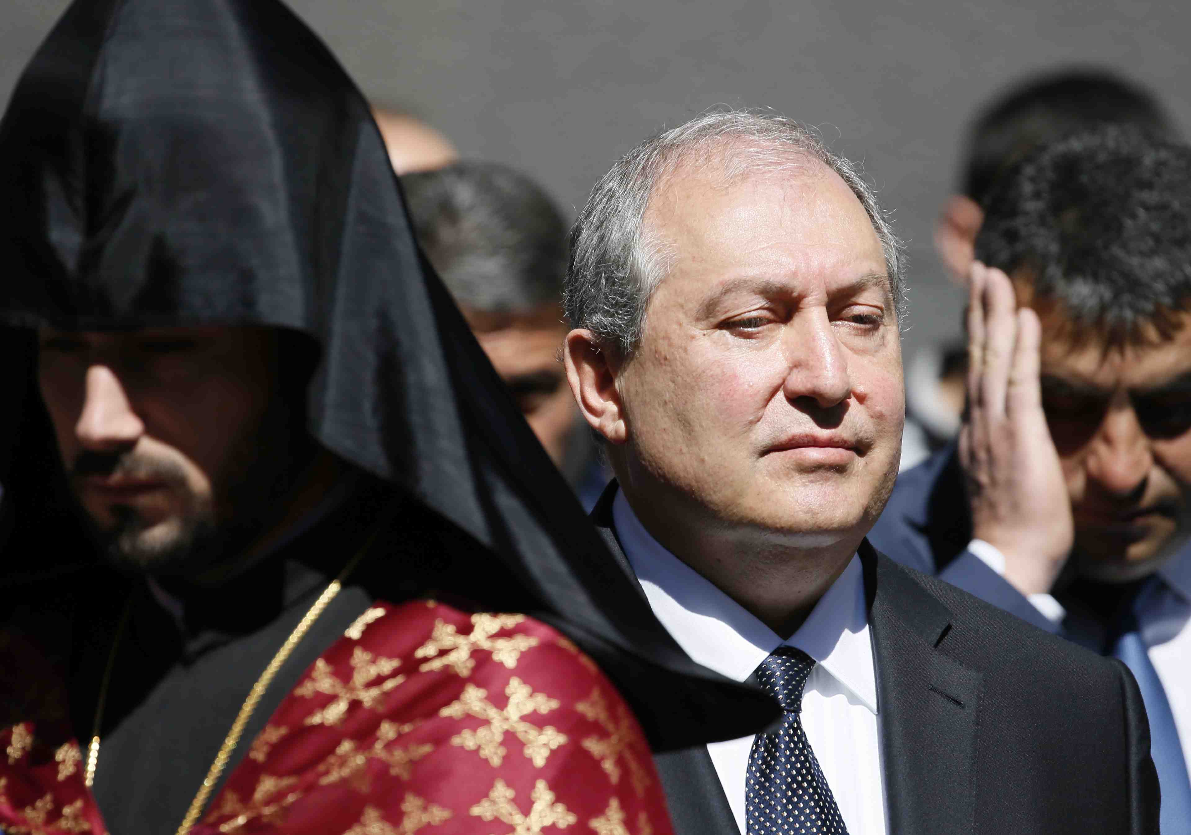Le president armenien hospitalise pour des complications liees au covid