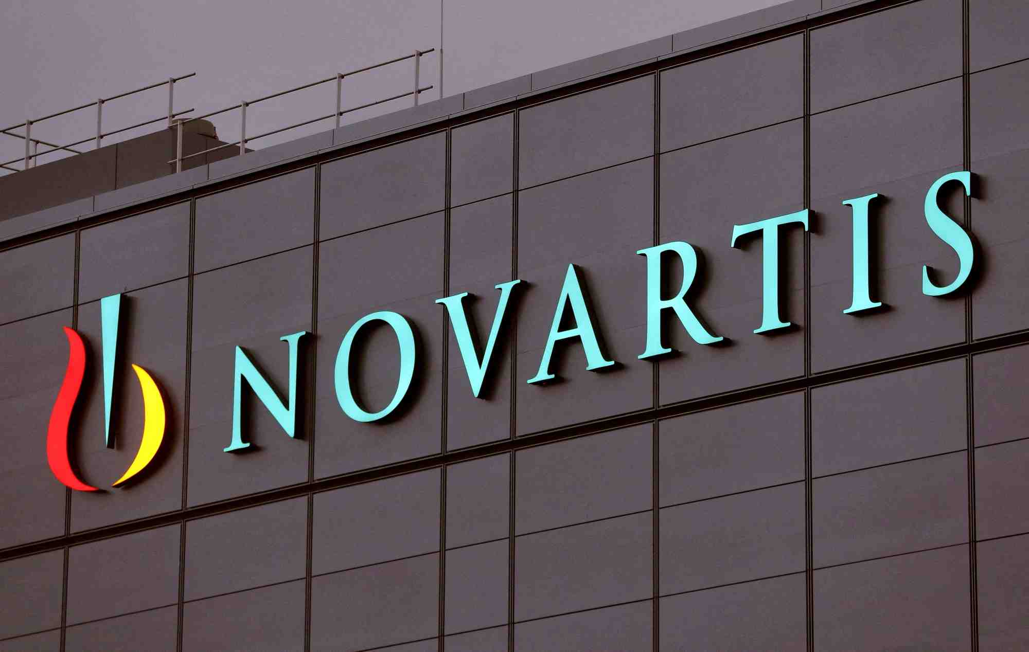 Le logo du geant pharmaceutique suisse novartis dans l'usine du groupe a stein, dans le nord de la suisse
