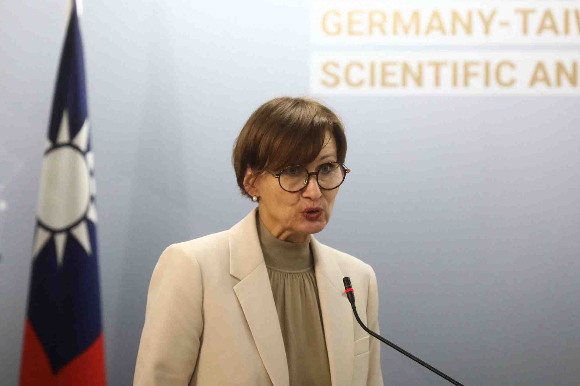 La ministre de l'education allemande bettina stark-watzinger