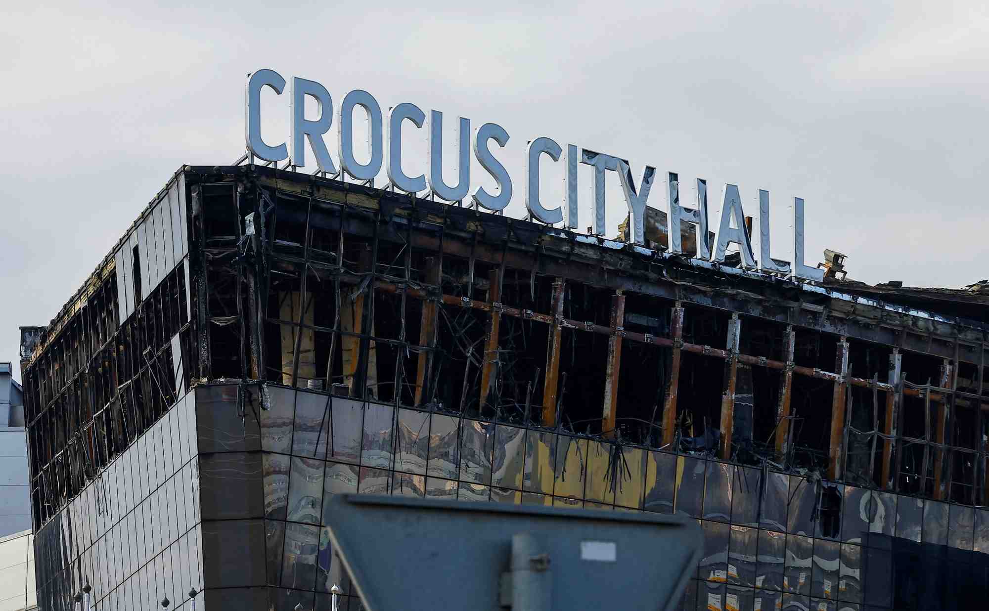 Une vue apres l'incendie du crocus city hall a la suite d'un attentat meurtrier dans la salle de concert a l'exterieur de moscou