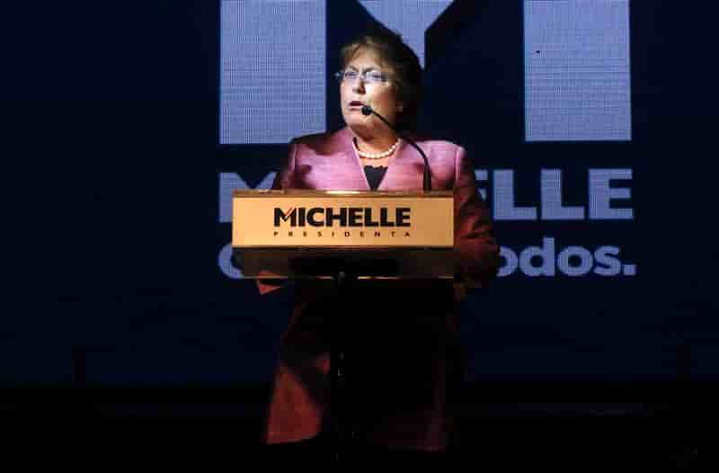 Michelle Bachelet vire largement en tête au Chili