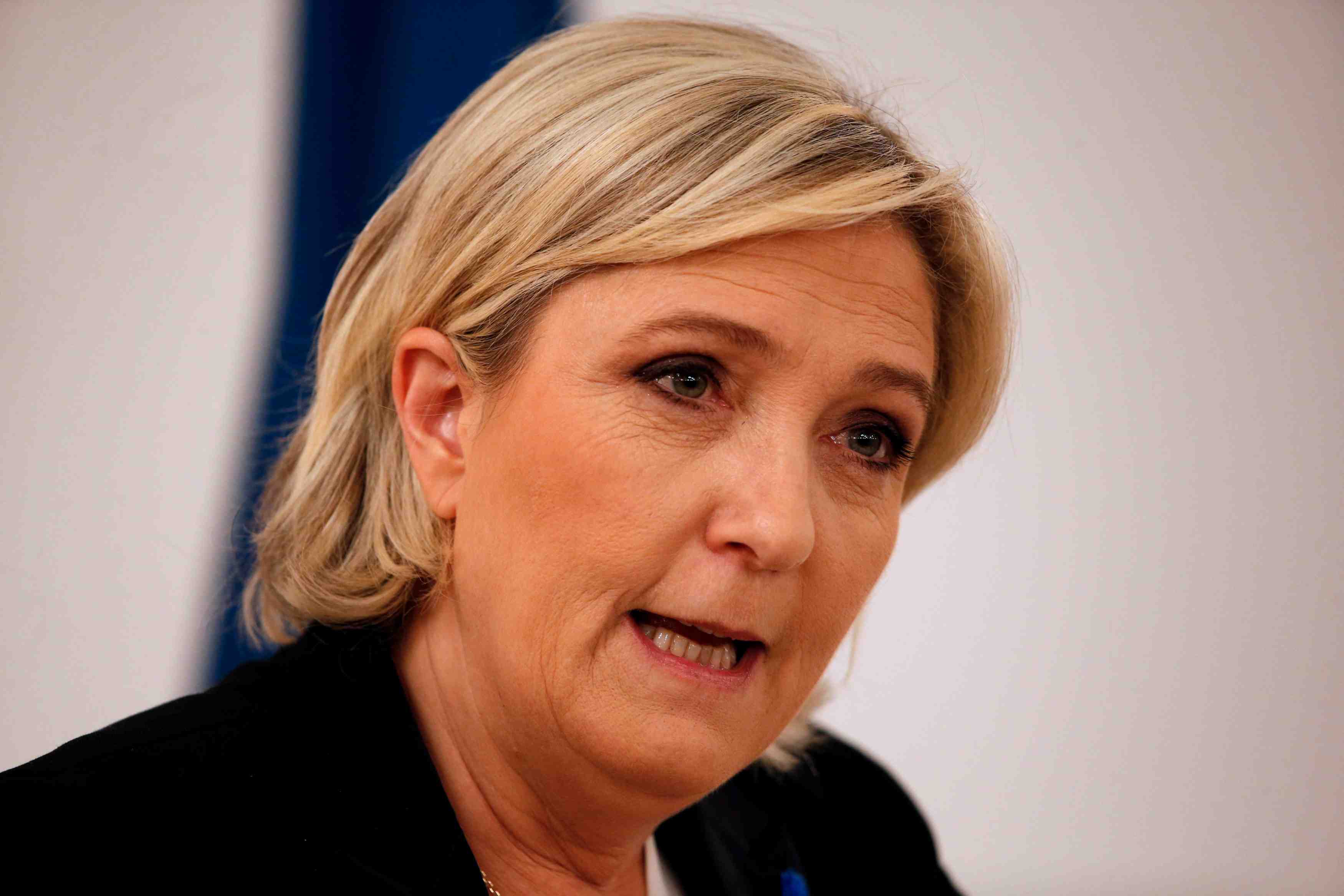 Marine le pen va se rendre a moscou pour rencontrer des deputes
