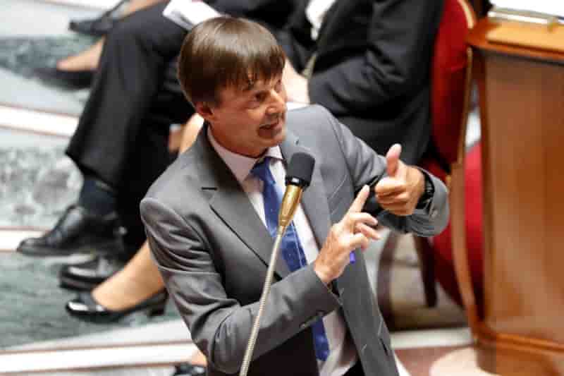 Hulot, ancien electeur de hamon, invite a faire confiance a macron