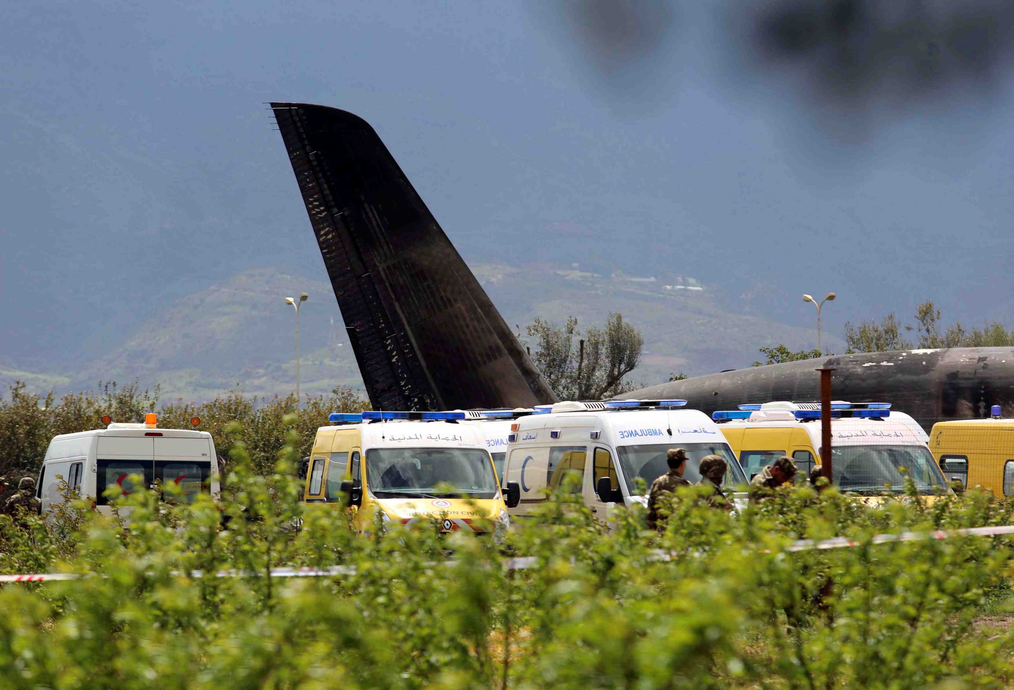 257 morts dans une catastrophe aerienne en algerie