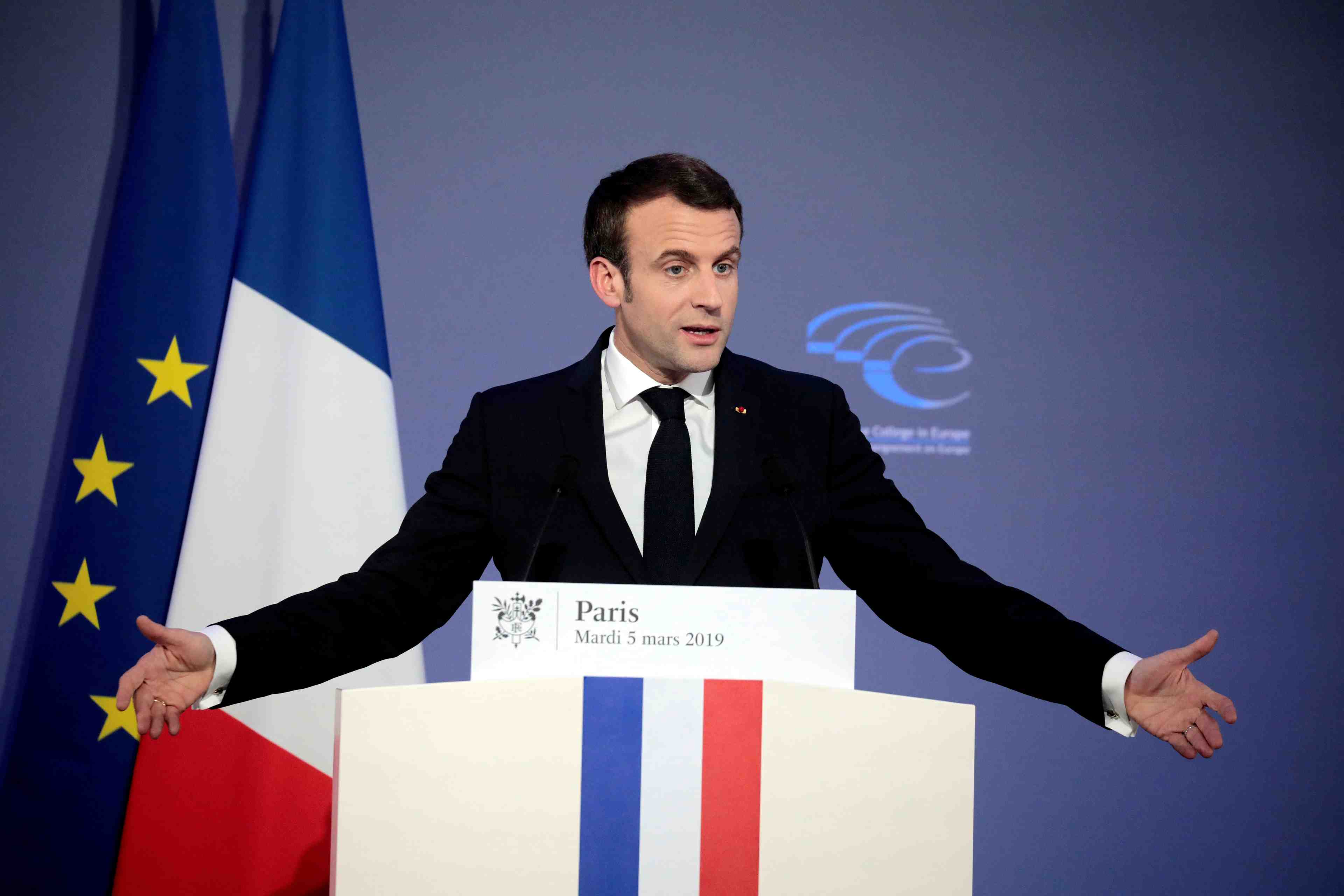 Macron part en guerre contre "les mercenaires de la sante"