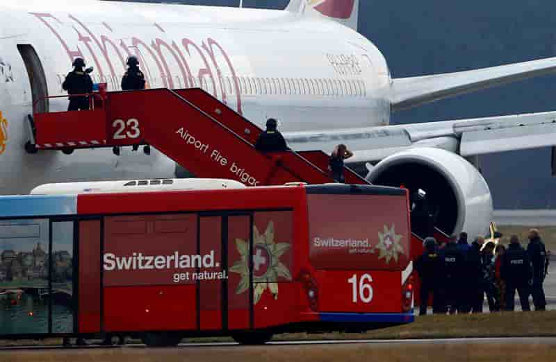 Fin du détournement d'avion à Genève, le copilote arrêté