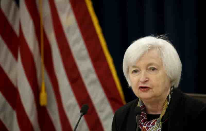 Janet yellen plaide la prudence pour les hausses de taux