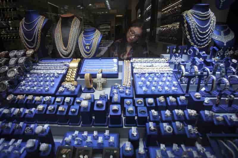 Le marche du luxe devrait encore ralentir en 2016