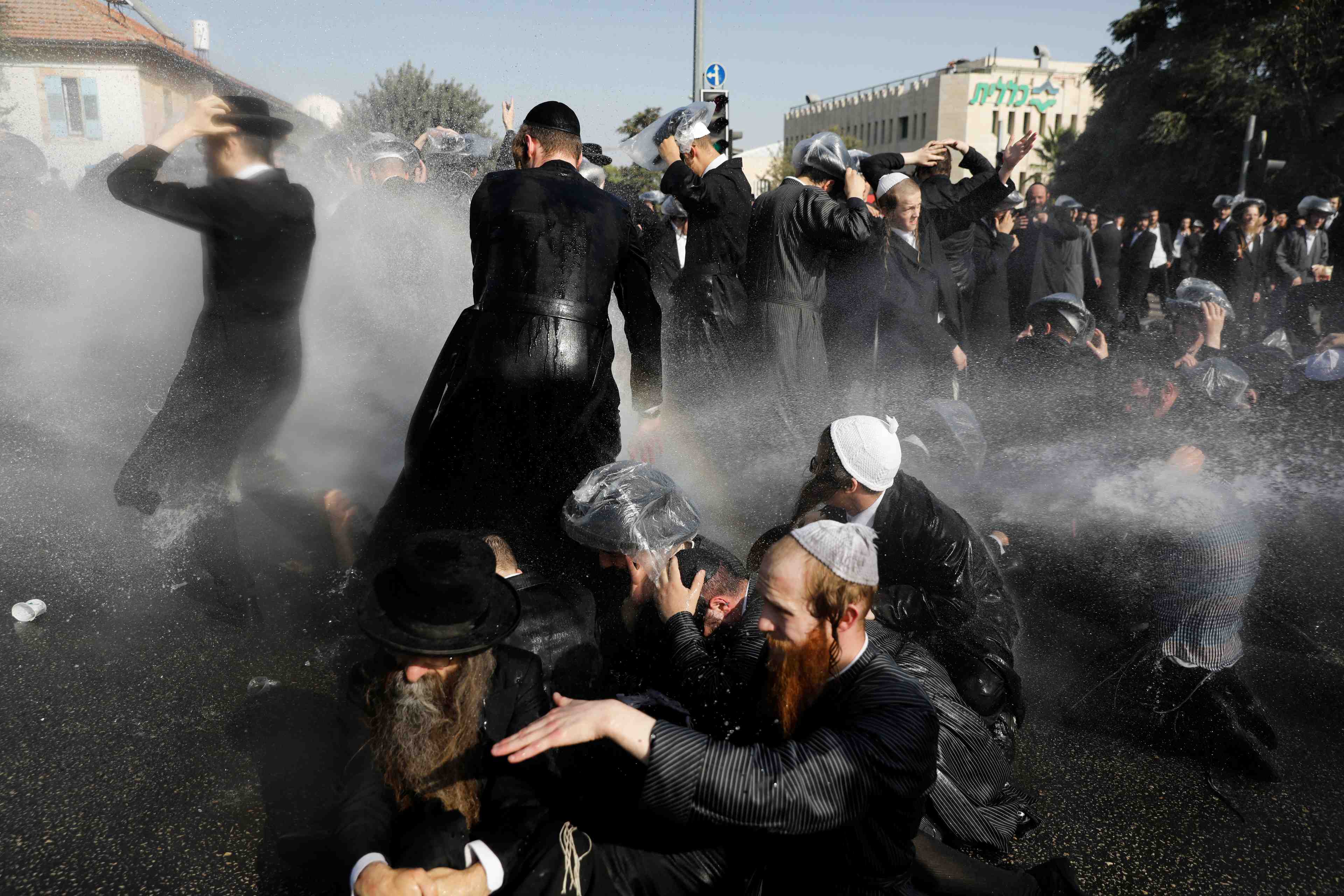 Israel: des ultra-orthodoxes manifestent contre le service militaire