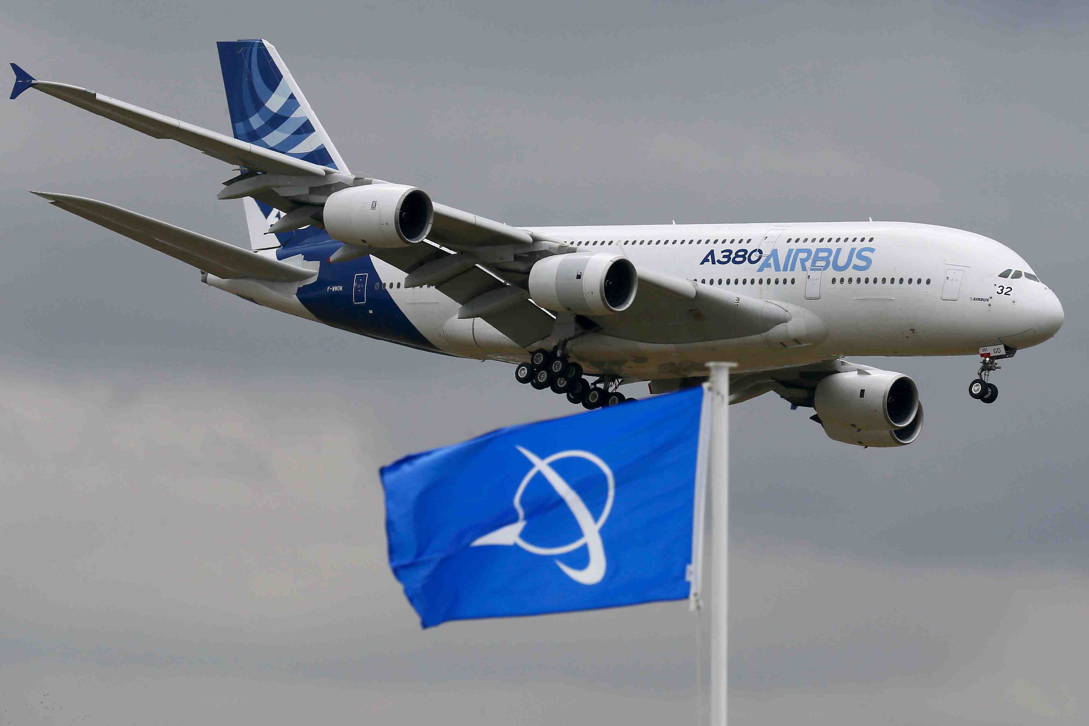 Airbus depasse in extremis boeing au bourget
