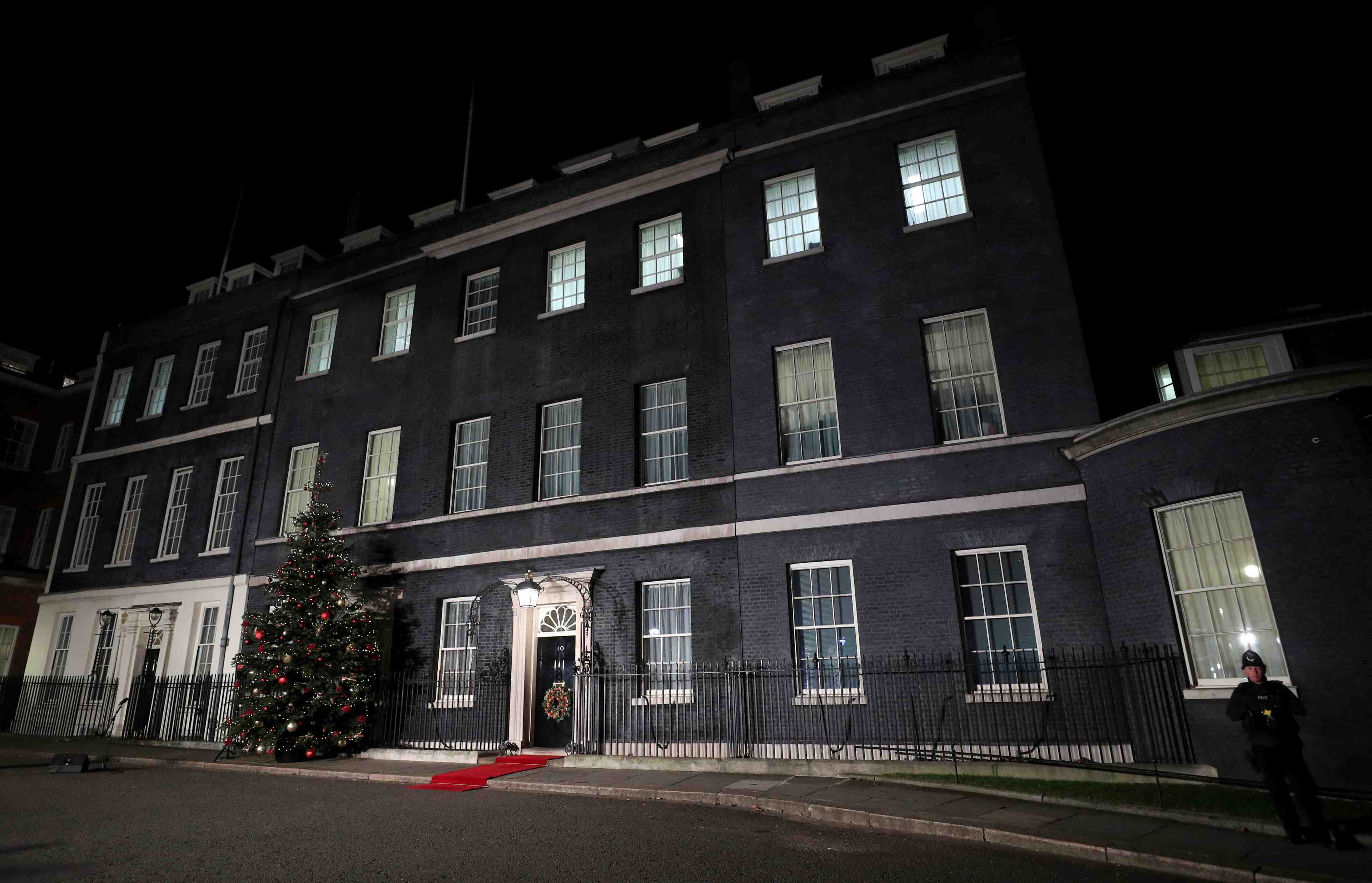 "partygate": la police britannique va interroger plus de 50 personnes