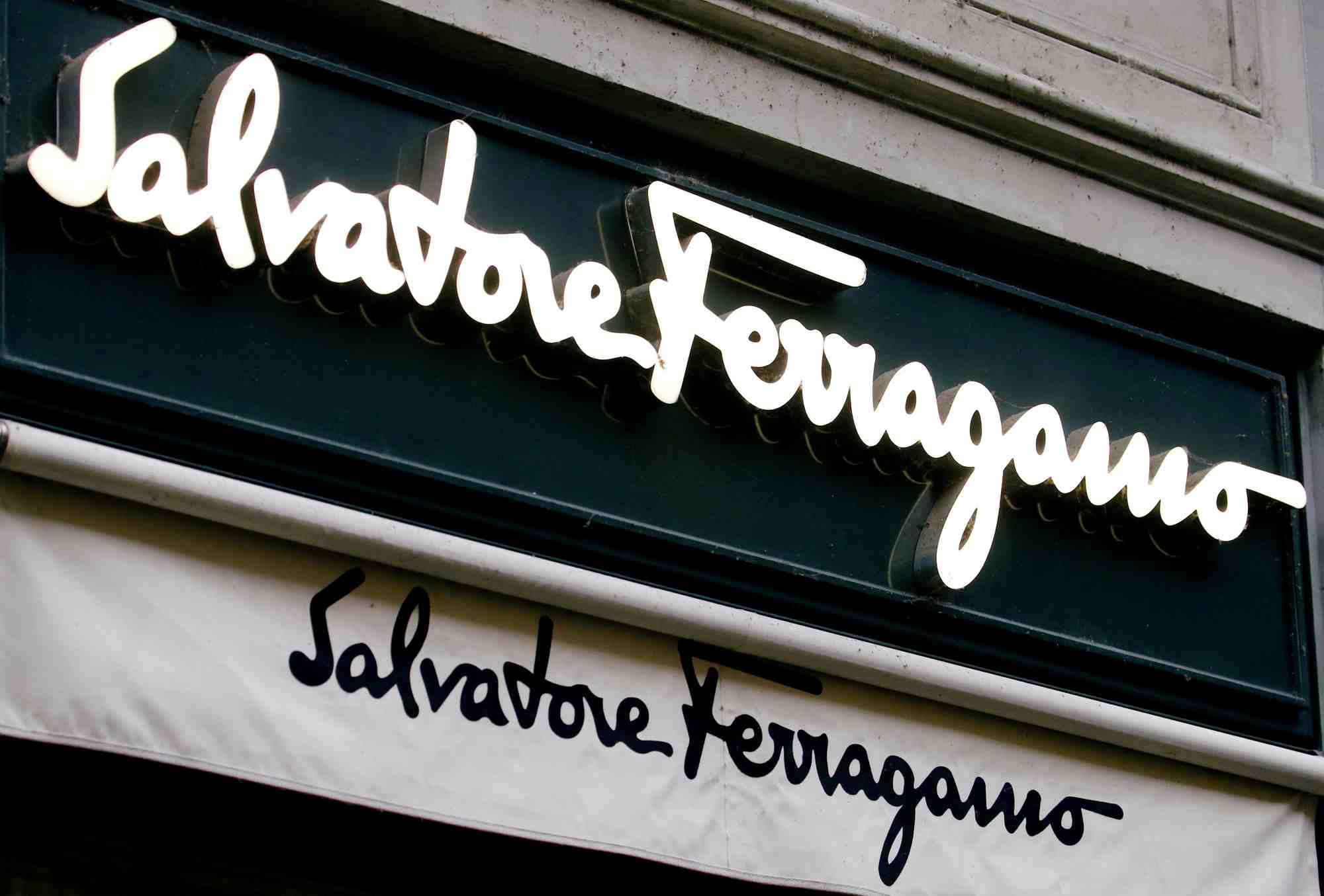 Ferragamo s'associe a farfetch pour developper son activite en ligne