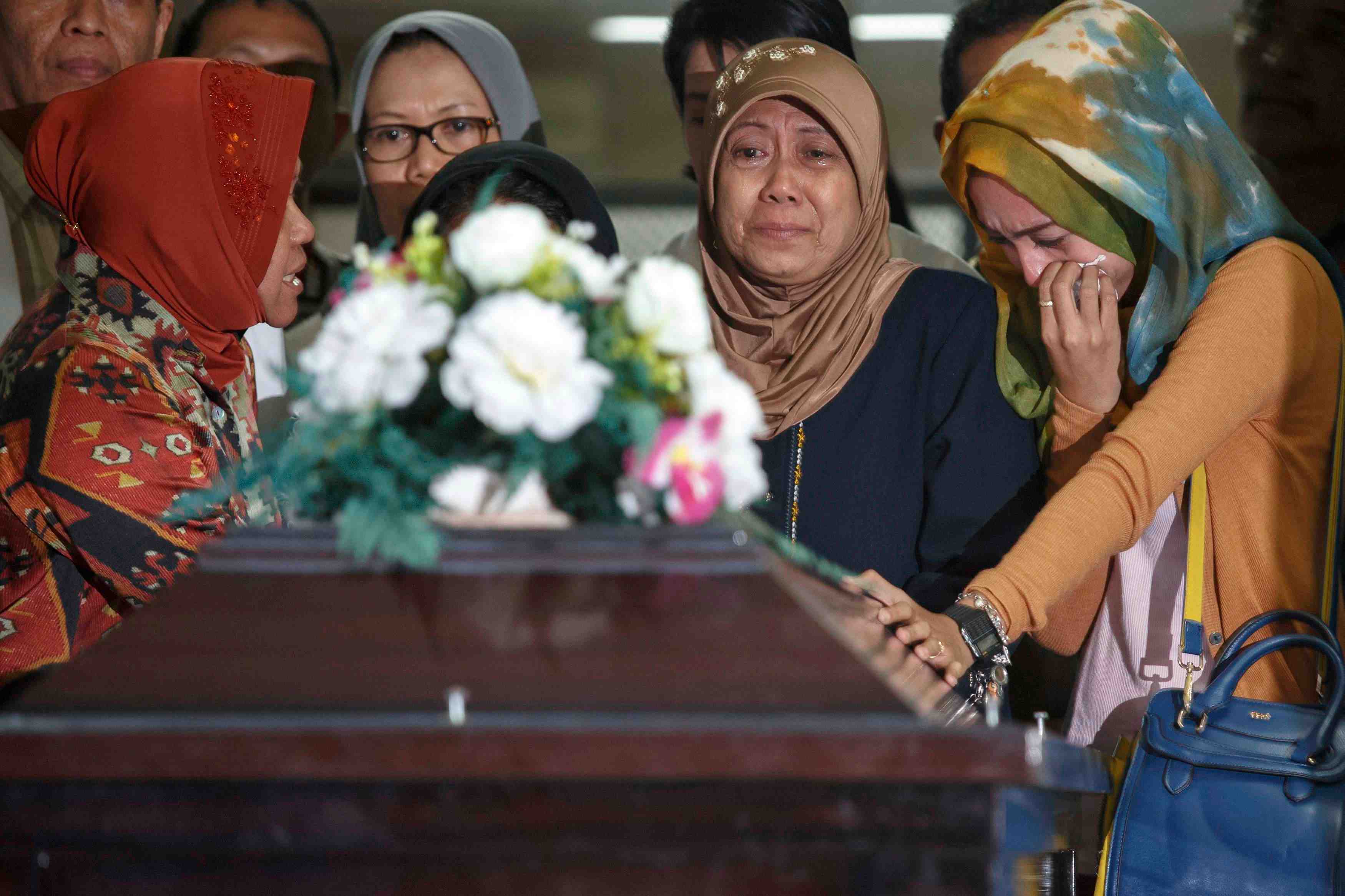 Une semaine pour retrouver les boites noires du vol d'airasia
