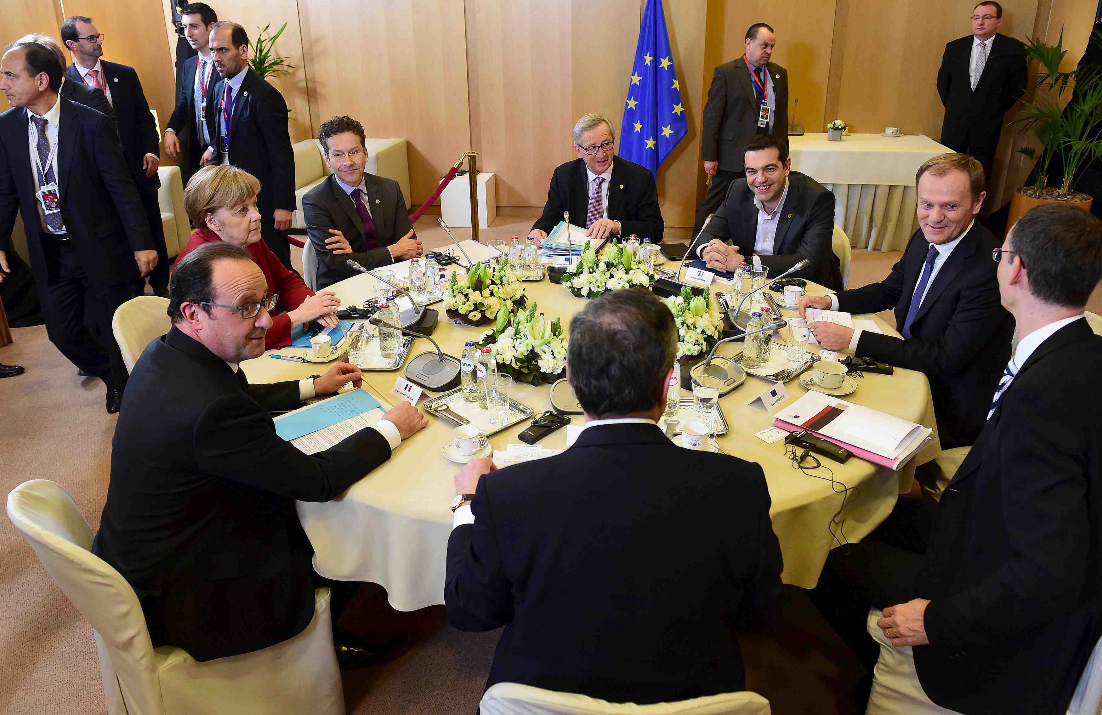 Les dirigeants europeens impatients a l'egard de la grece