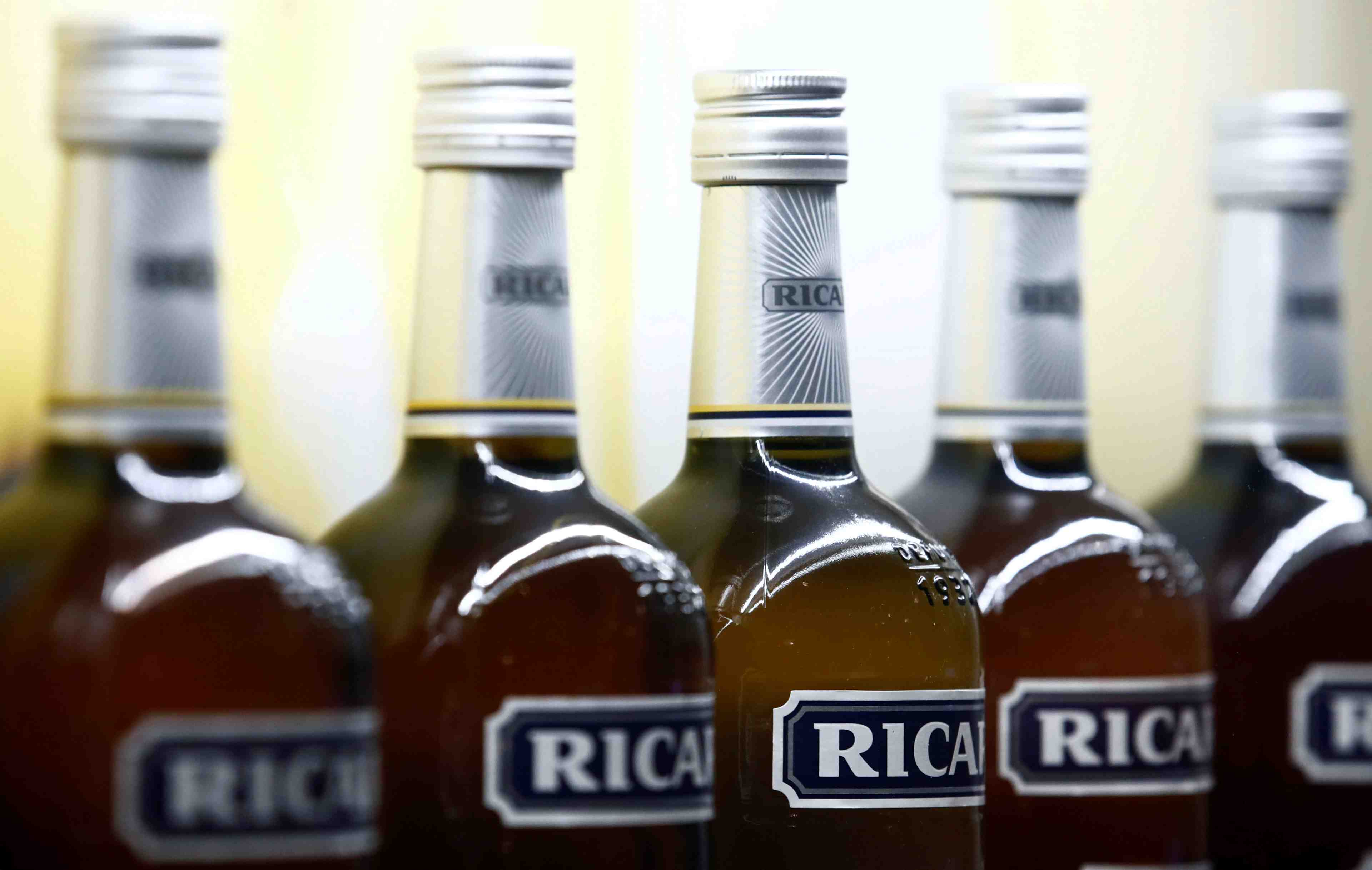 Gbl defend la strategie et le management de pernod ricard