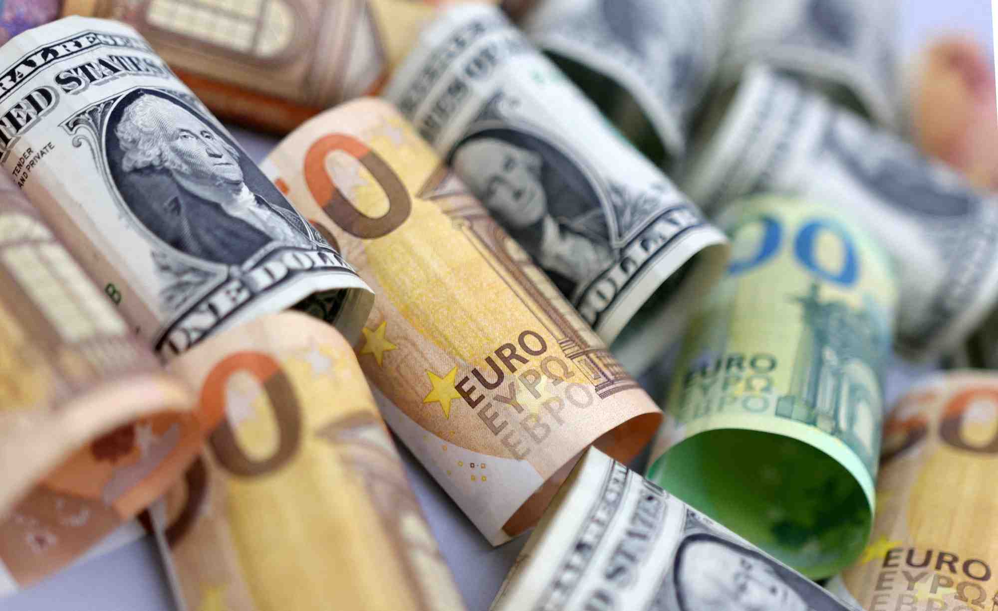 L'euro retombe sous 1,00 dollar