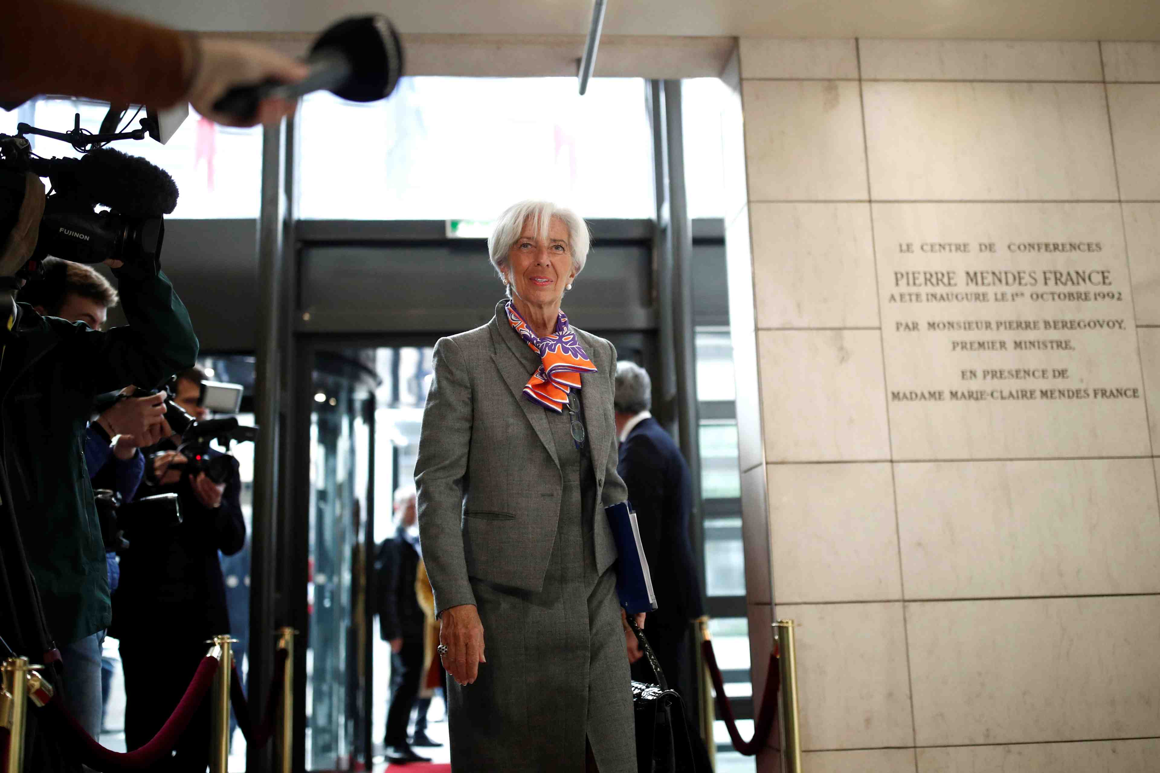 Commerce: lagarde (fmi) juge "imperatif" de dissiper les tensions