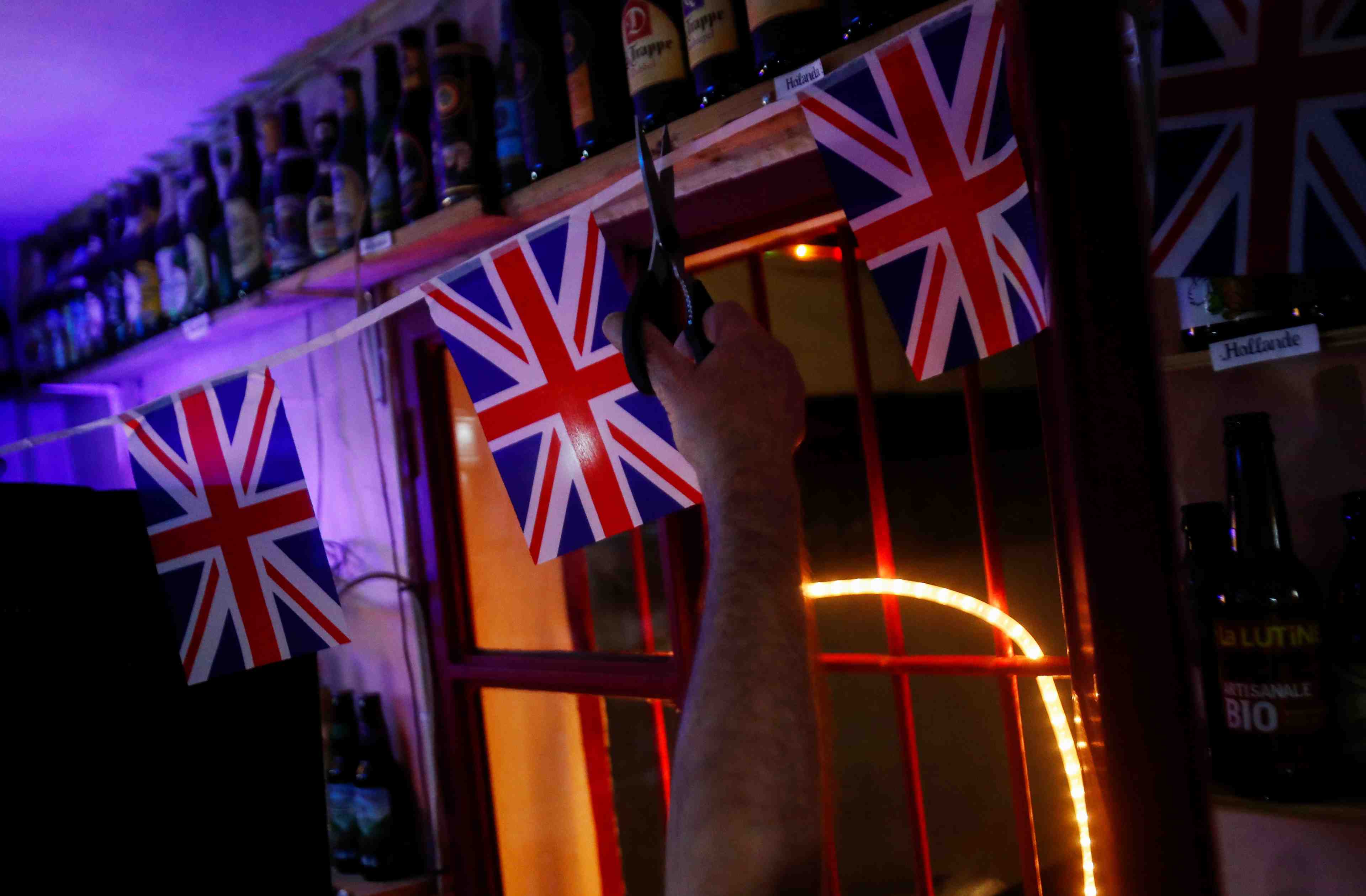 Brexit: l'ue se donne deux semaines de plus, dit macron