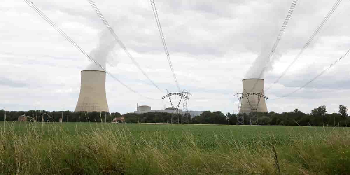 L'uranium naturel est le minerai grâce auquel carburent les réacteurs nucléaires. Ici, deux tranches atomiques de la centrale de Golfech, dans le sud de la France.
