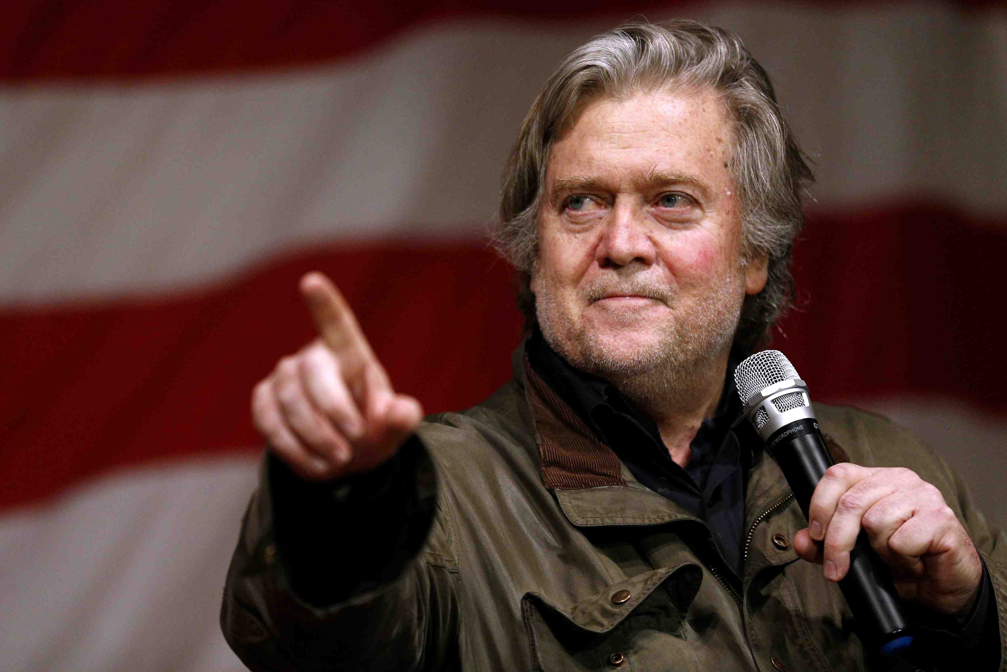 Usa: steve bannon tente de desamorcer la polemique