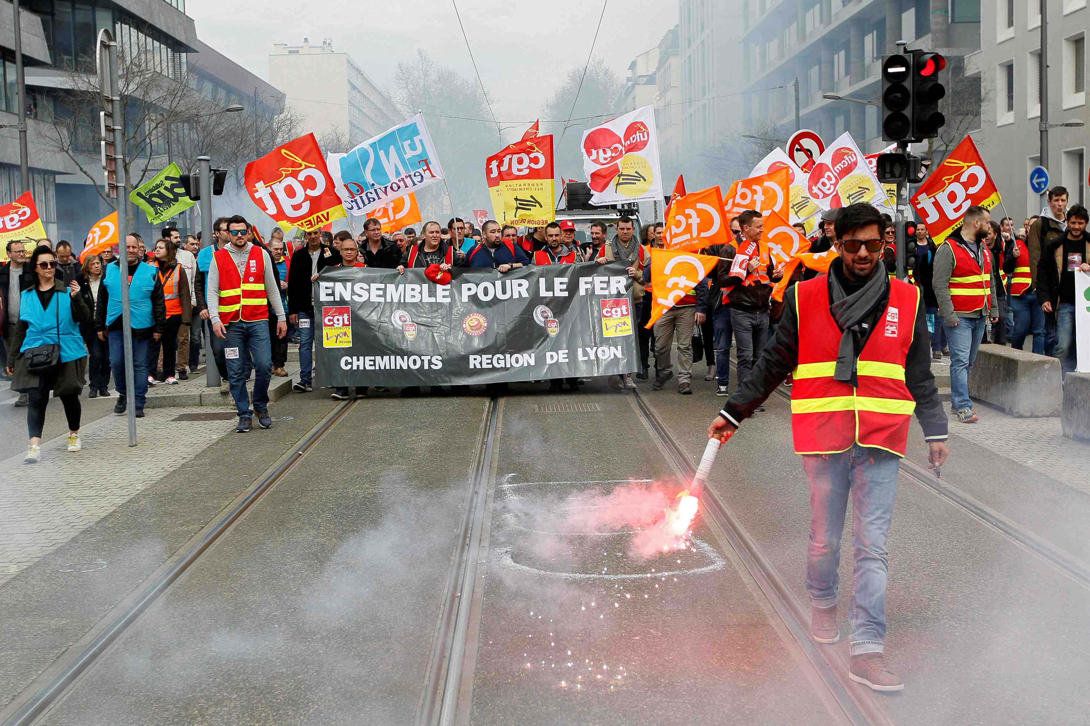 Dialogue de sourds sur la sncf, la greve continue mercredi