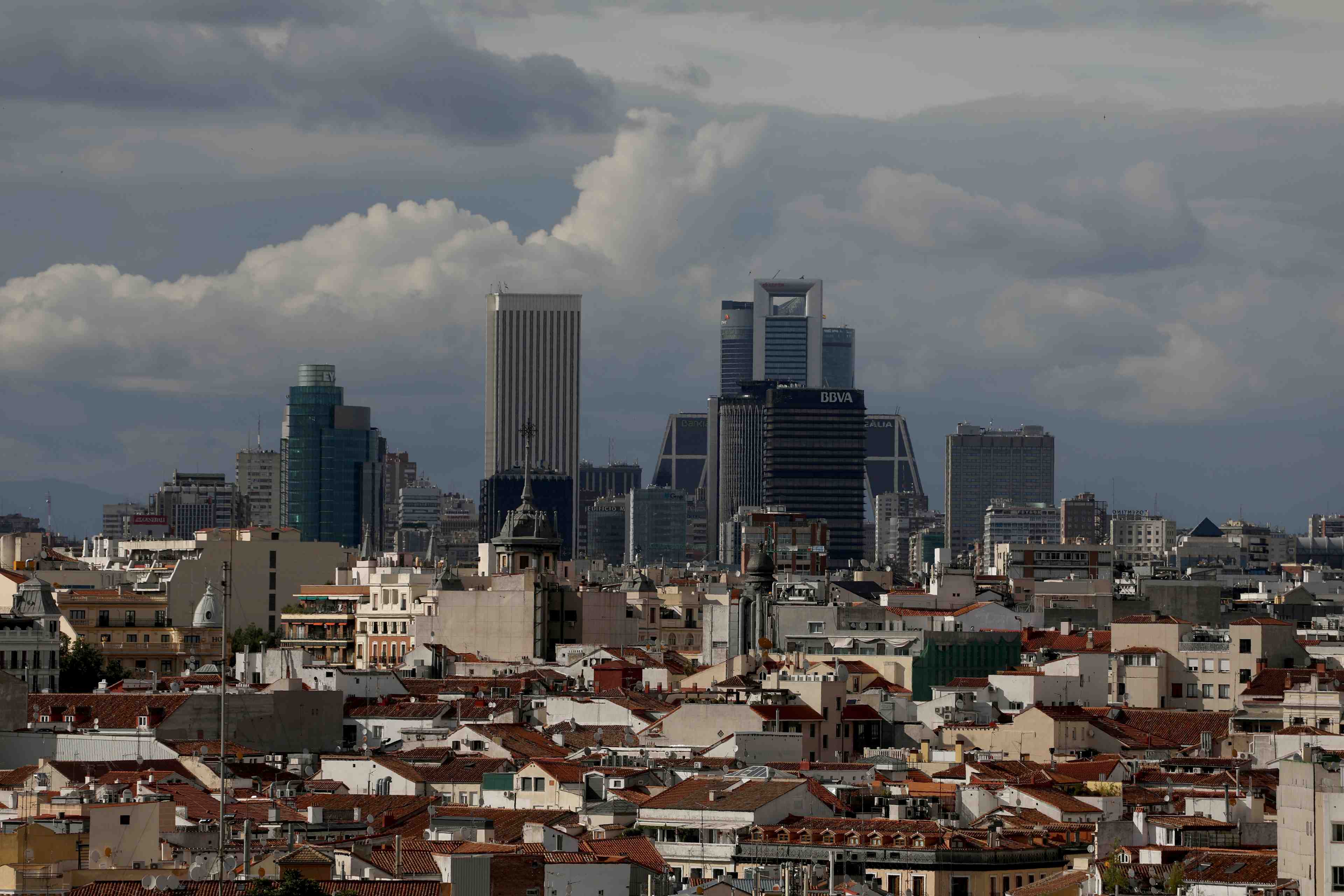 La mairie de madrid repasse a droite, ada colau pourrait etre reconduite a barcelone