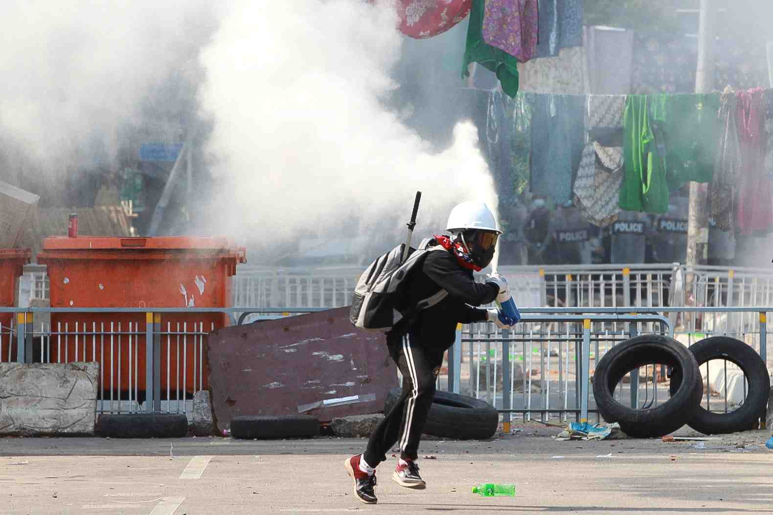 Au moins six manifestants tues en birmanie ou la repression se durcit
