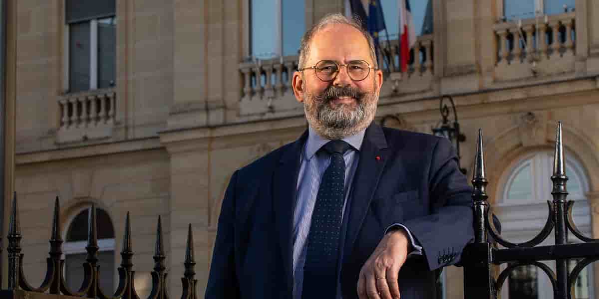 Au delà des débats populaires, l’édile de Sceaux Philippe Laurent, comme nombre de ses pairs, est confronté aux casse-tête administratifs.