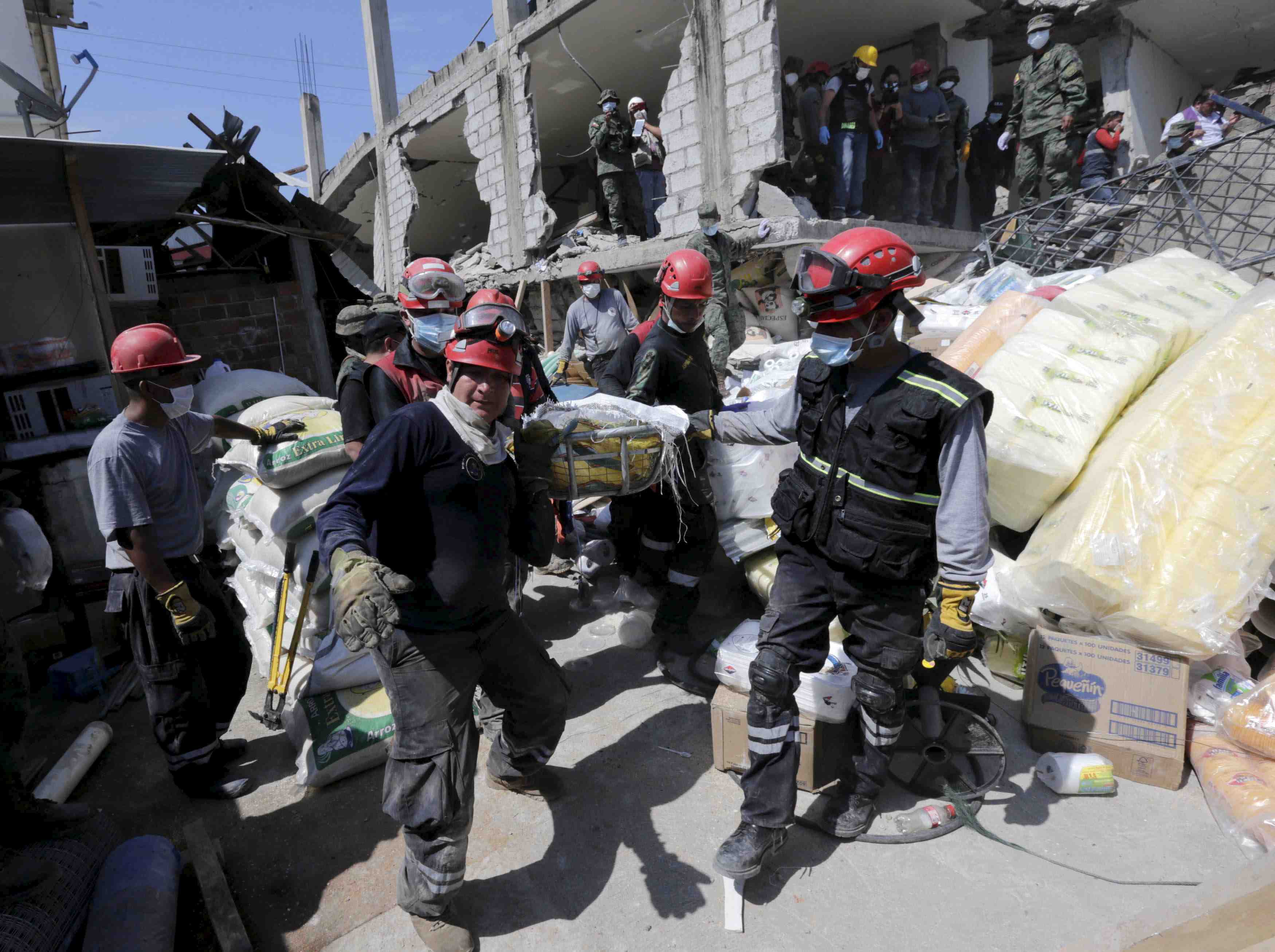 Le bilan du seisme en equateur continue de s'alourdir