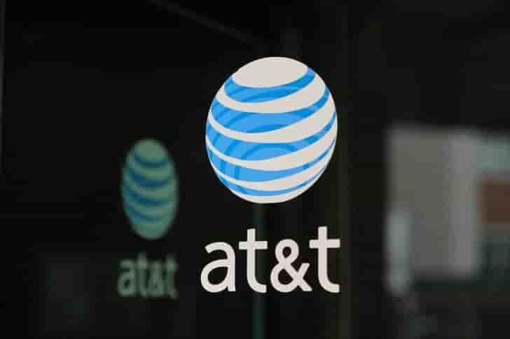 At&t pret a engager une bataille juridique sur time warner