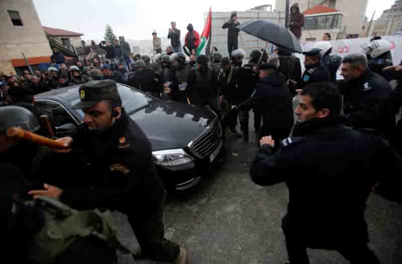 Des palestiniens attaquent le convoi du patriarche orthodoxe