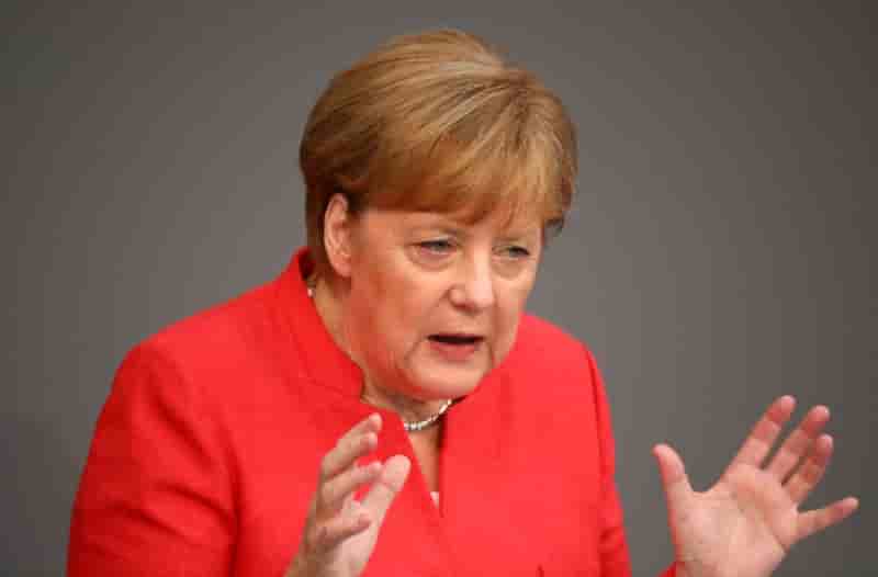 Attaquee, merkel defend le compromis sur la politique migratoire