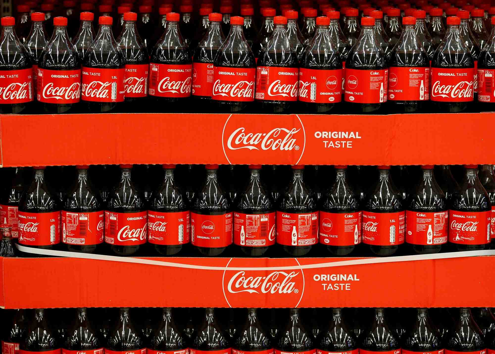 Coca-cola releve ses previsions apres un deuxieme trimestre conforme aux attentes