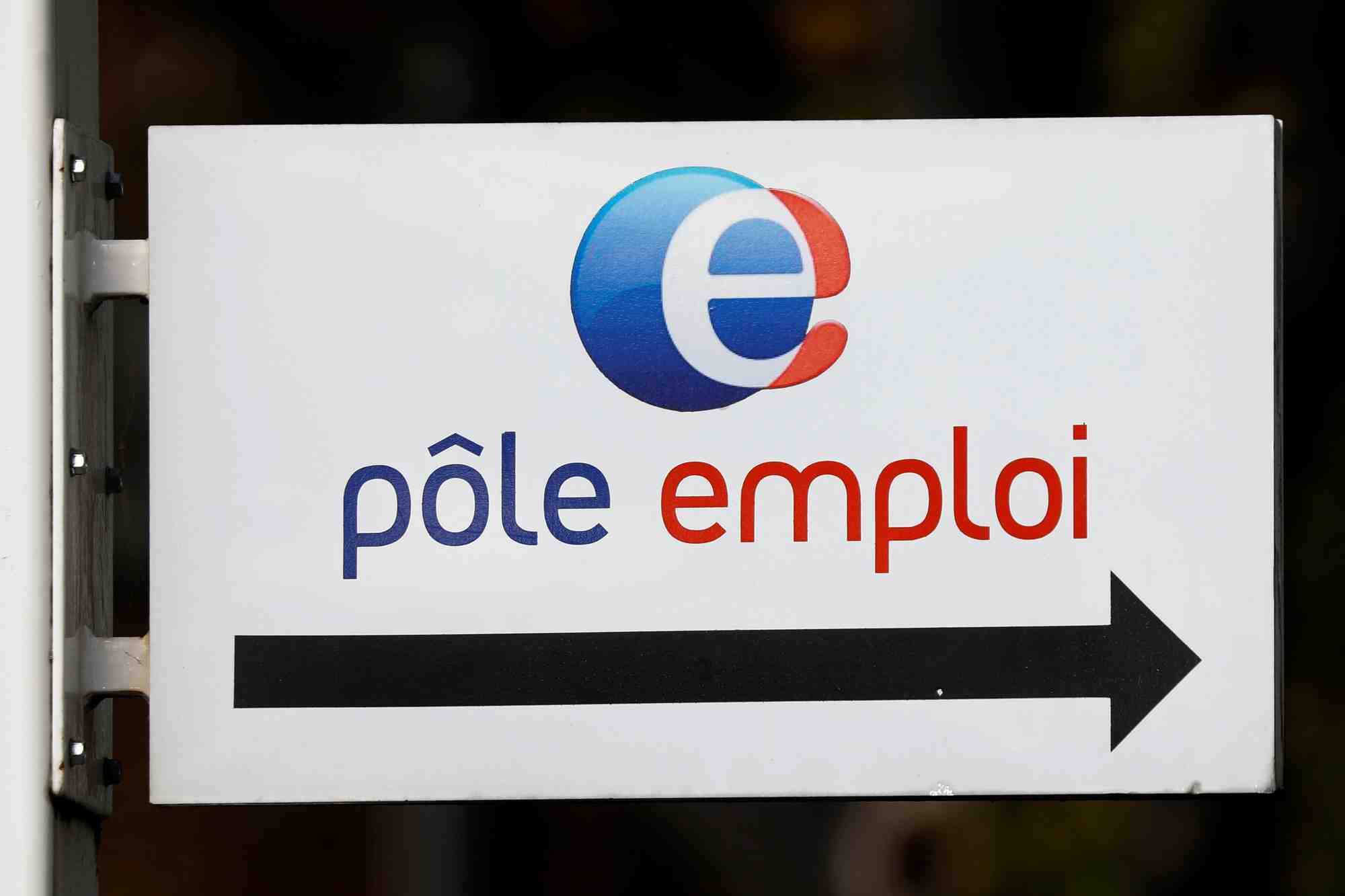 En septembre, ce sont environ 700.000 jeunes qui doivent entrer sur le marché du travail. Selon une étude en ligne du journal L'Étudiant parue en mai, plus de 82% des étudiants se déclarent assez inquiets (45,6%) ou très inquiets (37%) pour leur insertion dans la vie active.