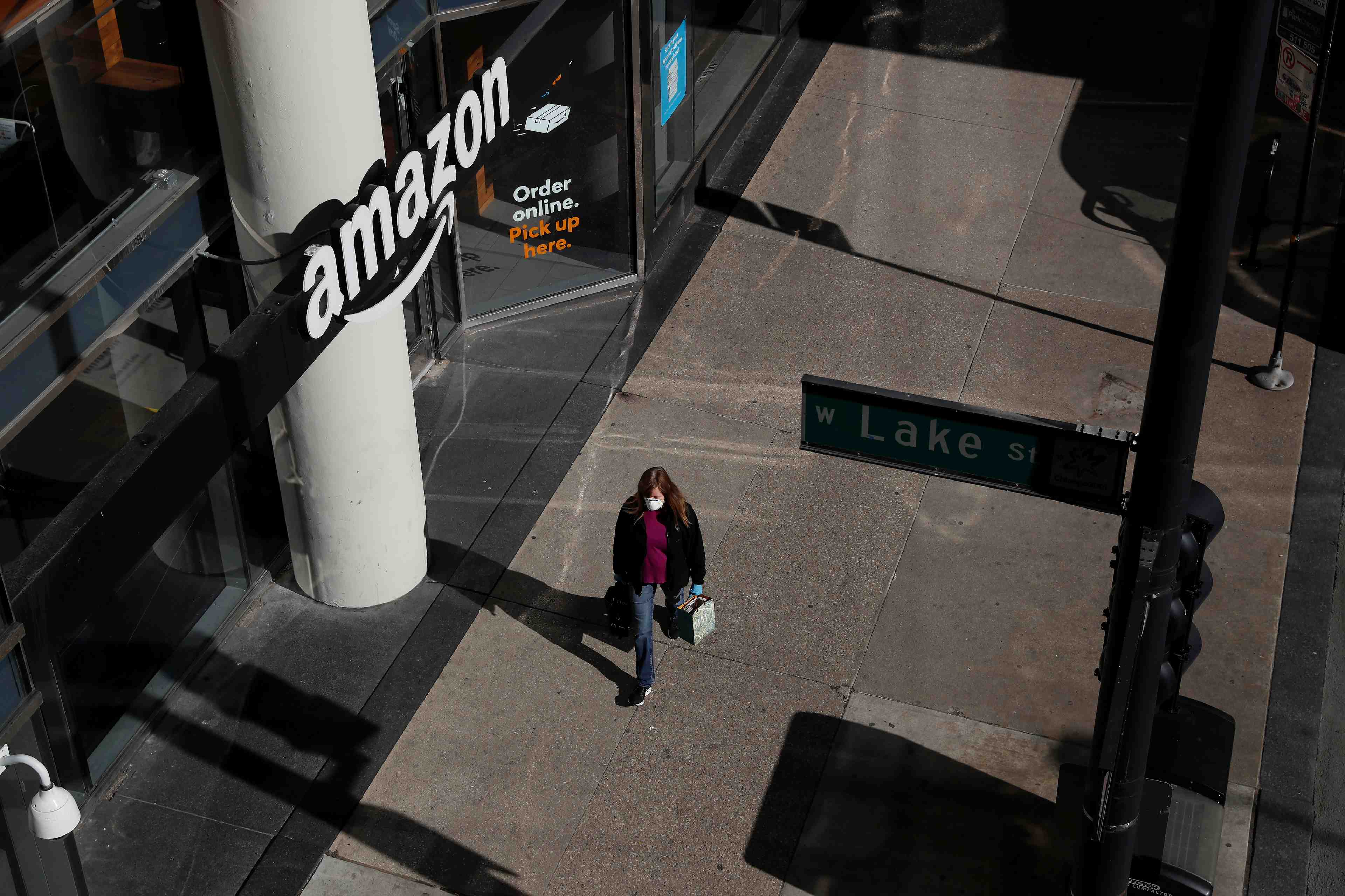 Decision vendredi sur l'appel d'amazon contre la restriction de son activite