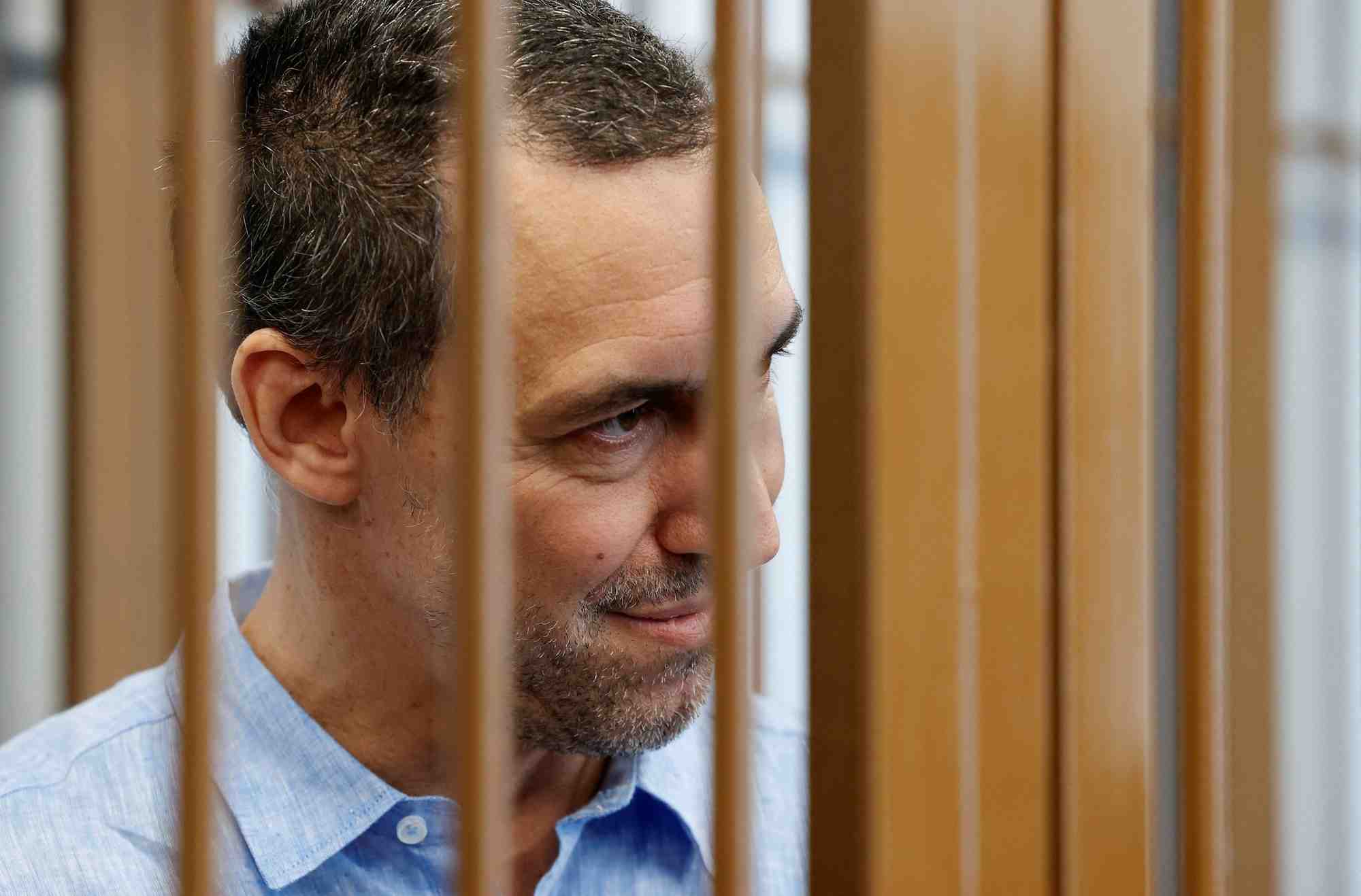 Le francais laurent vinatier avant une audience judiciaire a moscou
