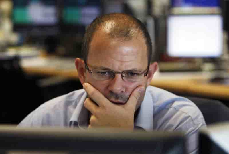 Un trader travaille chez cmc markets a londres