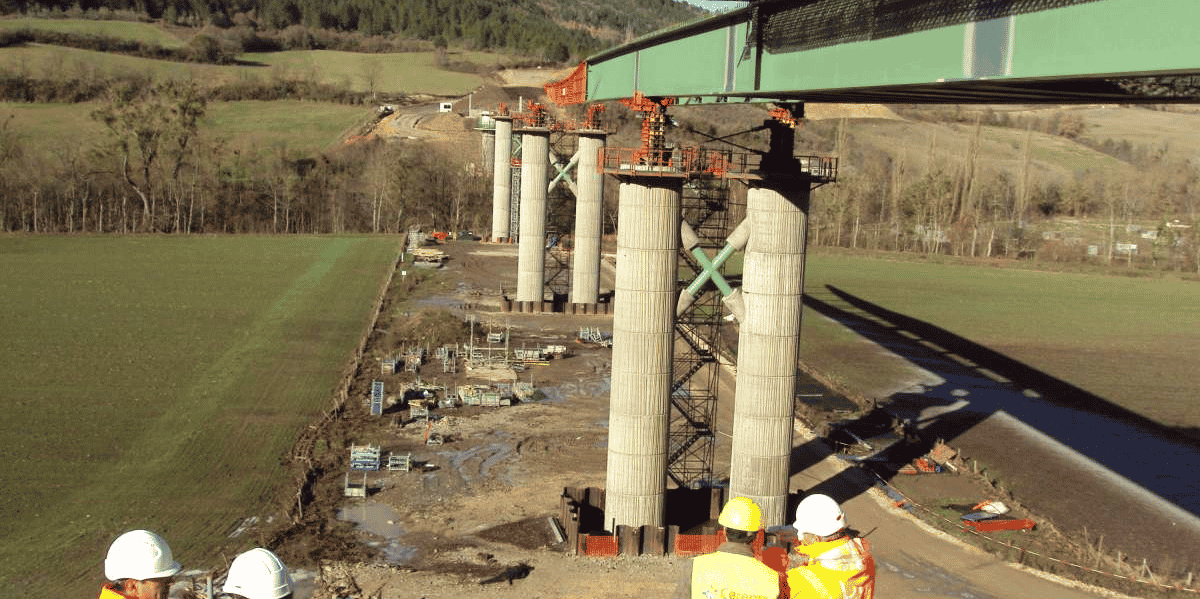 Cet ouvrage de 323 m sera le 1er pont routier en France à intégrer le principe dit de "double action mixte"