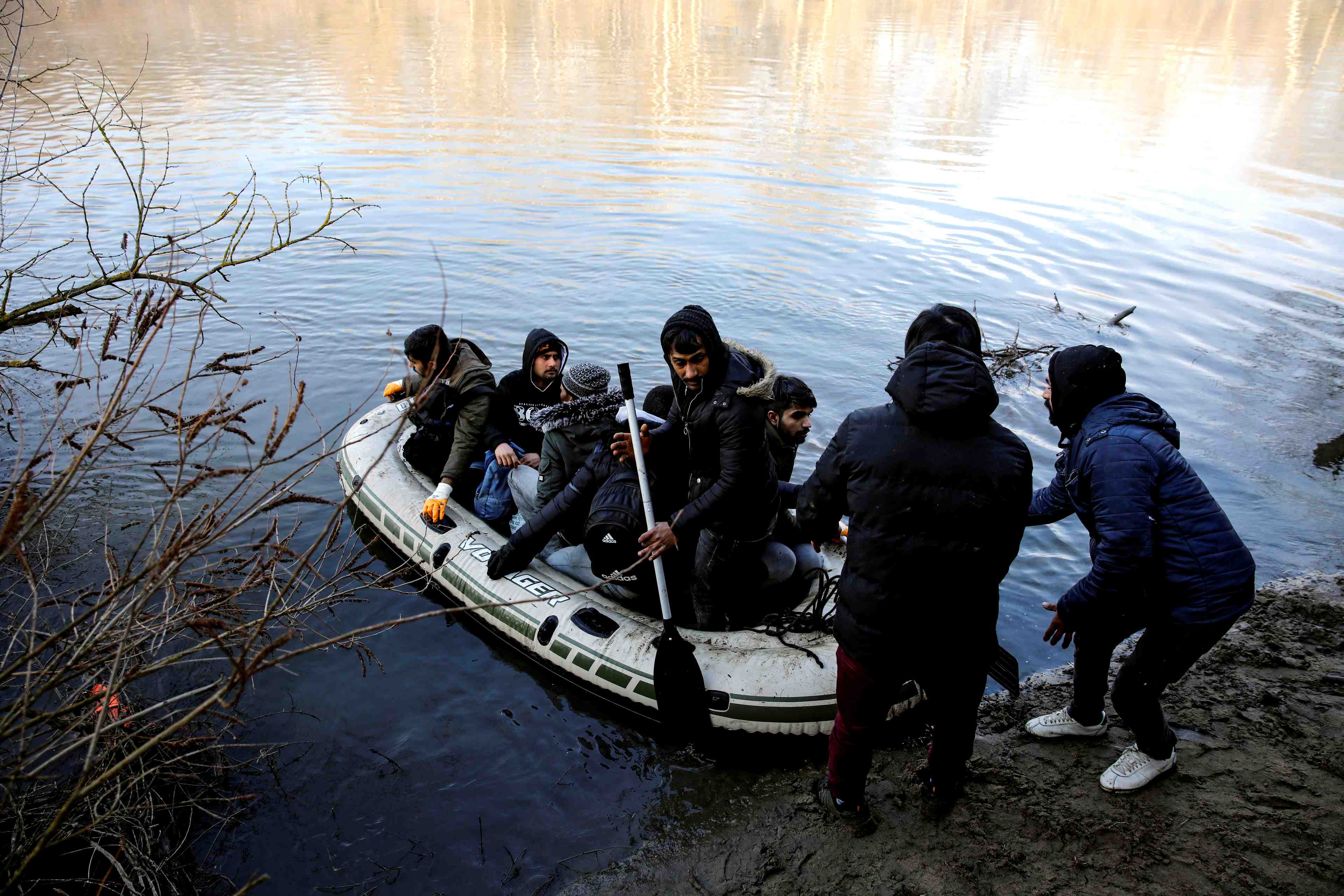 La grece face a un afflux de refugies venus de turquie