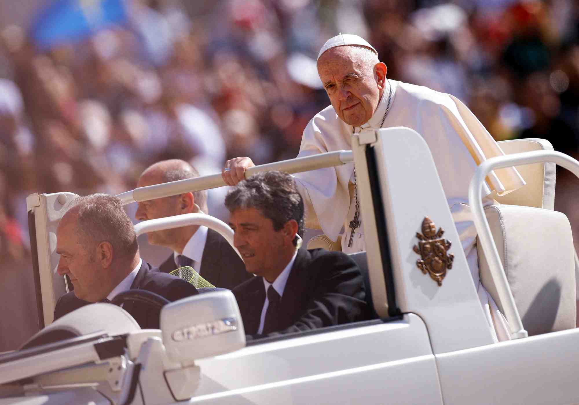 Le pape francois et les vertus medicinales de la tequila