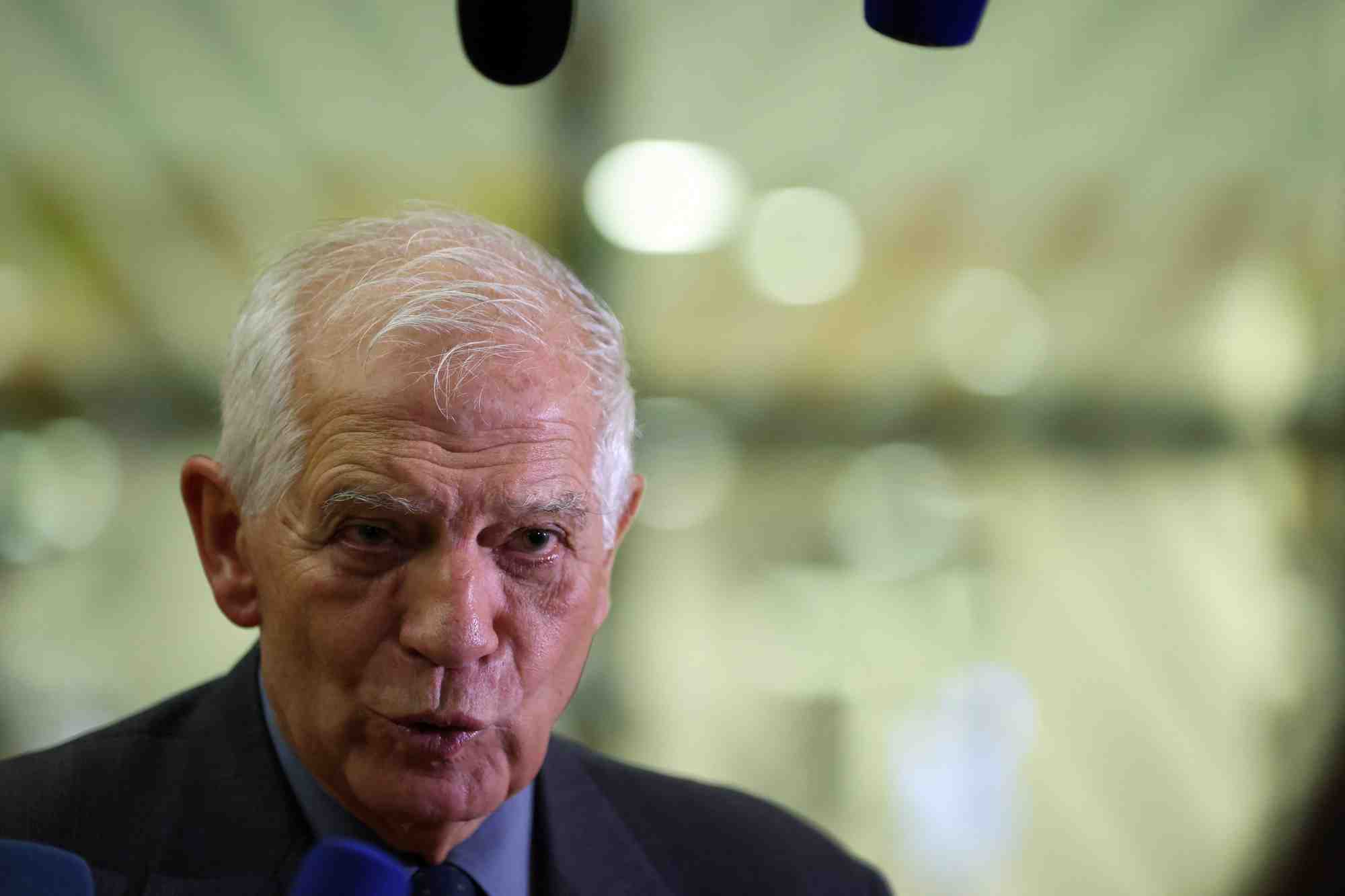 Le haut-representant de l'ue aux affaires etrangeres et a la securite josep borrell s'adressant aux medias