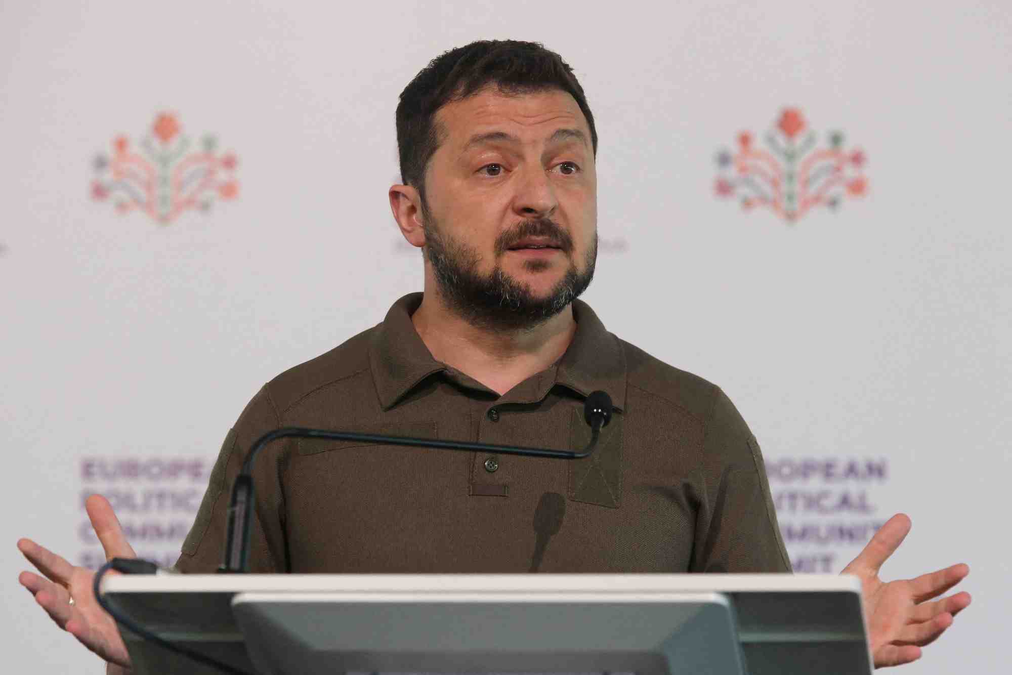 Le president ukrainien volodimir zelensky participe a une conference de presse a bulboaca, en moldavie