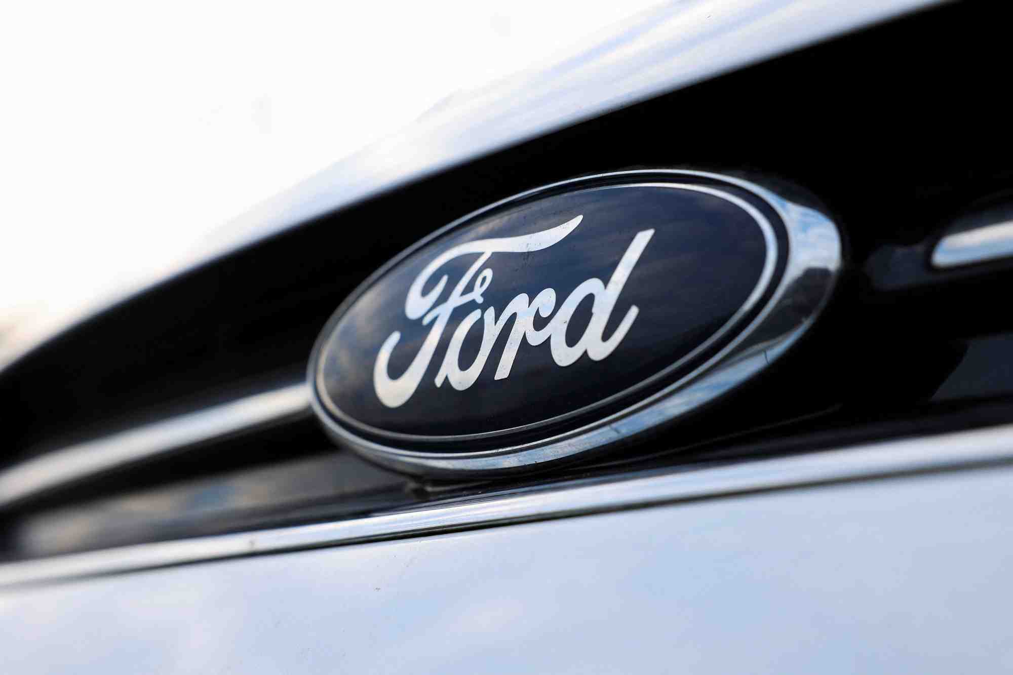 Les constructeurs automobiles américains, comme Ford, ont obtenu une exemption d’un mois des droits de douane sur les véhicules en provenance du Canada et du Mexique.