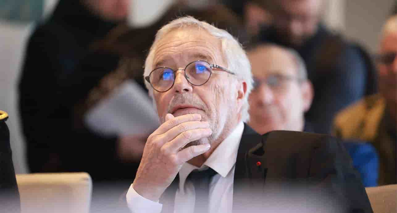 Visite du ministre François Rebsamen au village de Oletta François Rebsamen, ministre de l'Aménagement du territoire et de la Décentralisation, effectue une visite de trois jours en Corse